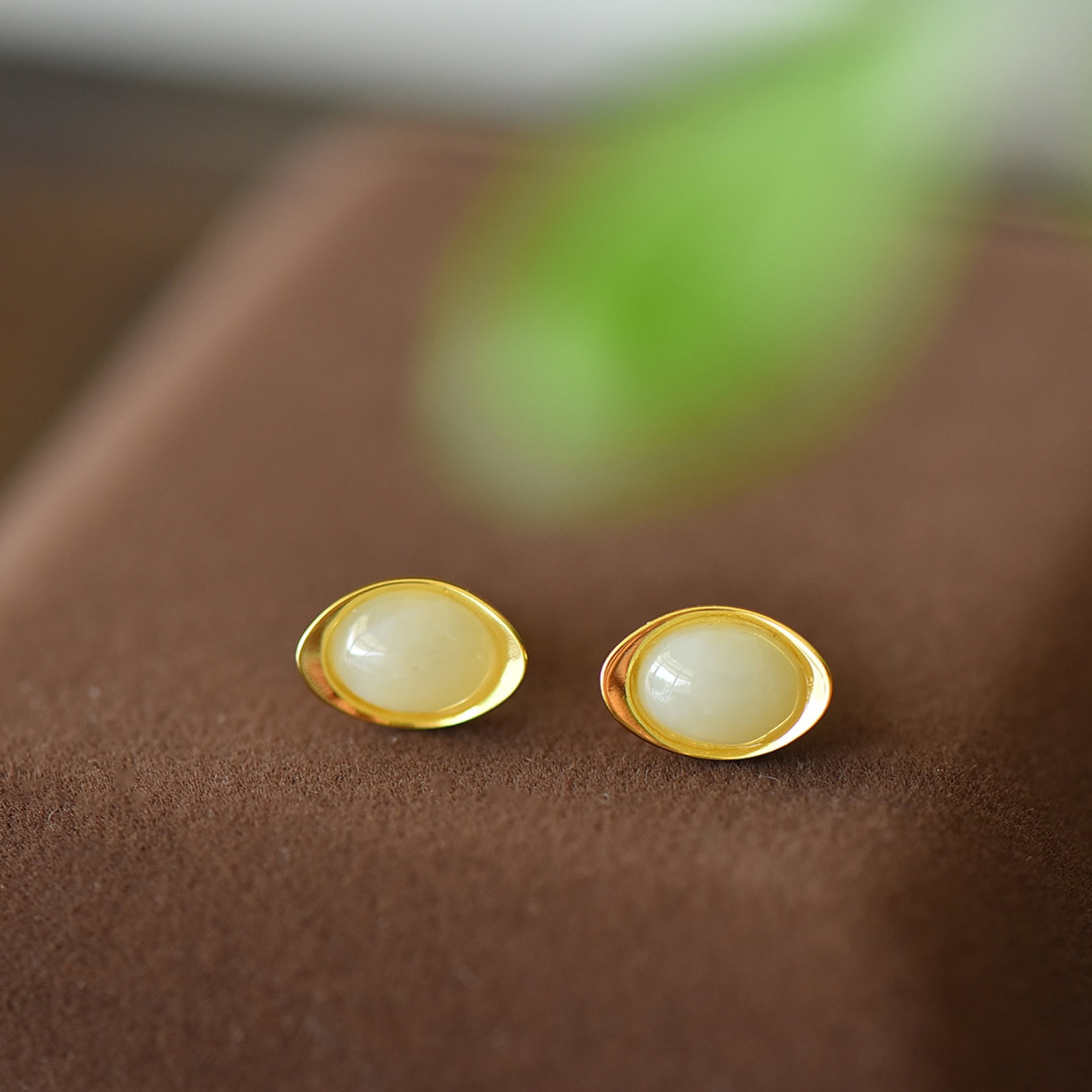 A Pair of Exquisite Sterling Silver-Gold Plated Inlaid White Jade Earrings: A Pair of Exquisite Sterling Silver-Gold Plated Inlaid White Jade Earrings,Size:0.3inx0.4in 一对纯银镀金镶白玉耳环