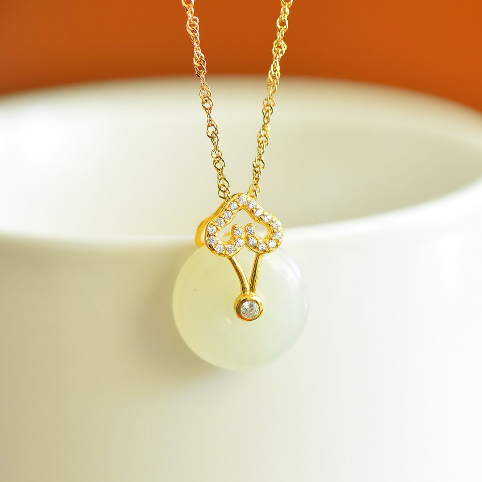 An Exquisite Sterling Silver-Gold Plated Inlaid White Jade Pendant: An Exquisite Sterling Silver-Gold Plated Inlaid White Jade Pendant,Size:0.6inx0.6in 纯银镀金镶白玉吊坠
