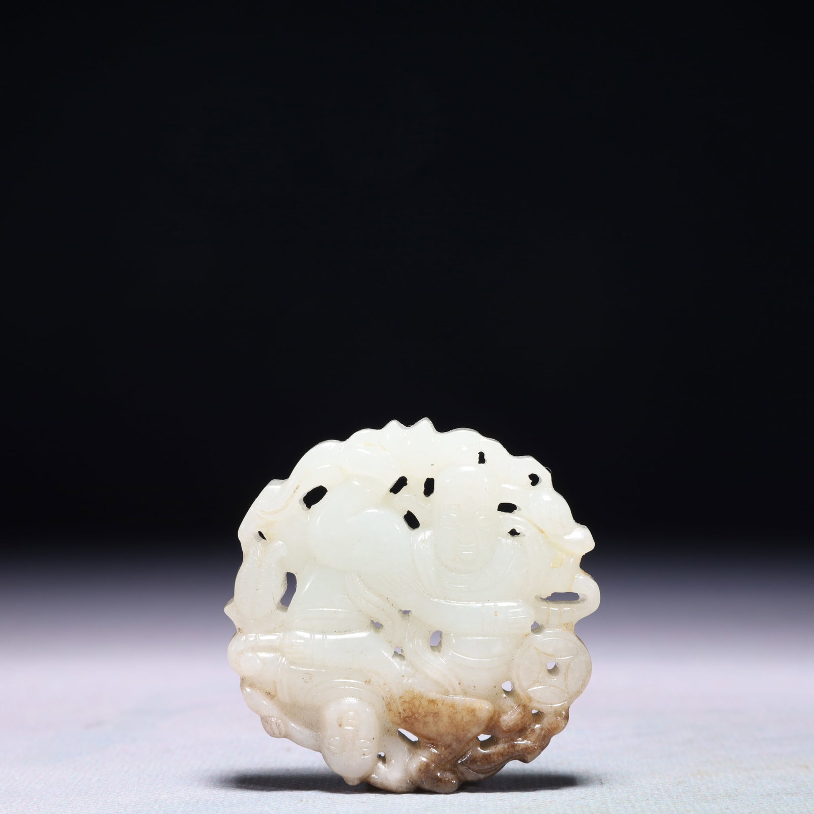 An Exquisite White Jade Figure Pattern Pendant: An Exquisite White Jade Figure Pattern Pendant,Qing Dynasty,China,Size:2inx2in,Weight:53.6g 白玉人物纹佩,中国清代