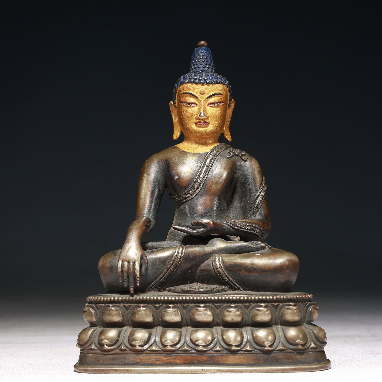 A Solemn Gilt Bronze Statue of Sakyamuni: A Solemn Gilt Bronze Statue of Sakyamuni,Qing Dynasty,China,Size:4.7inx2.8inx6.3in,Weight:800g 铜鎏金释迦摩尼像,中国清代