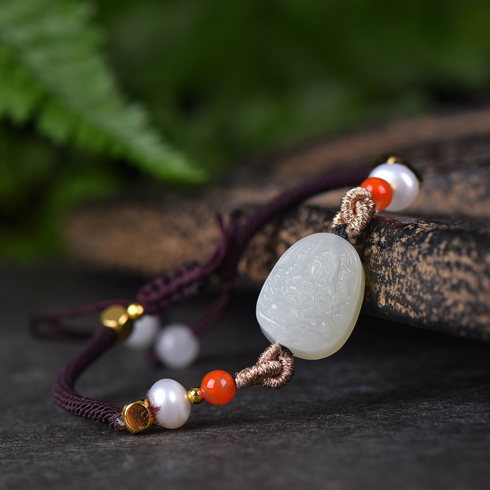 An Exquisite White Jade Bracelets: An Exquisite White Jade Bracelets,Size:0.5inx0.7in 白玉手链
