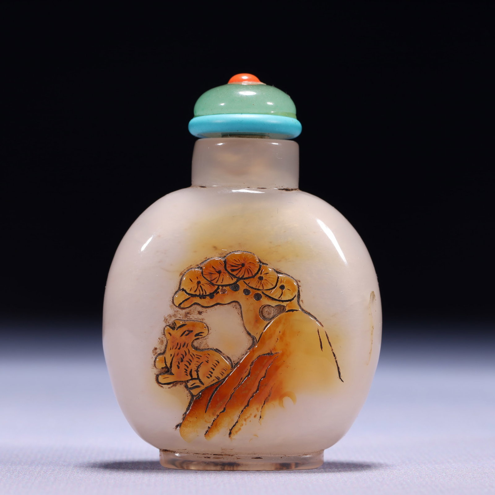 An Exquisite Agate Pine Pattern Snuff Bottle: An Exquisite Agate Pine Pattern Snuff Bottle,Qing Dynasty,China,Size:1.8inx0.6inx2.6in,Weight:55g 玛瑙松树纹鼻烟壶,中国清代