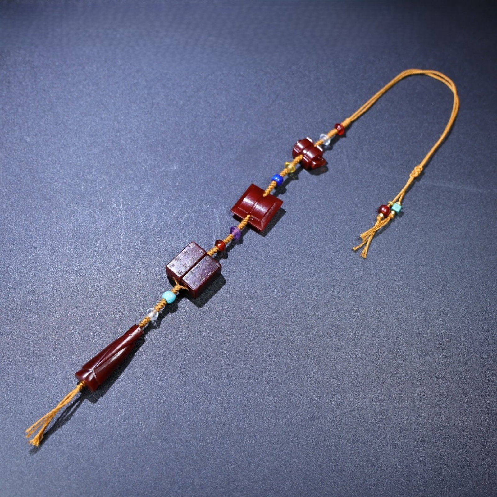 An Exquisite Agate Pendant,With Inscription: An Exquisite Agate Pendant,With Inscription,Qing Dynasty,China,Size:1.8inx0.6inx0.5in,Weight:51g 玛瑙挂件,带铭文,中国清代