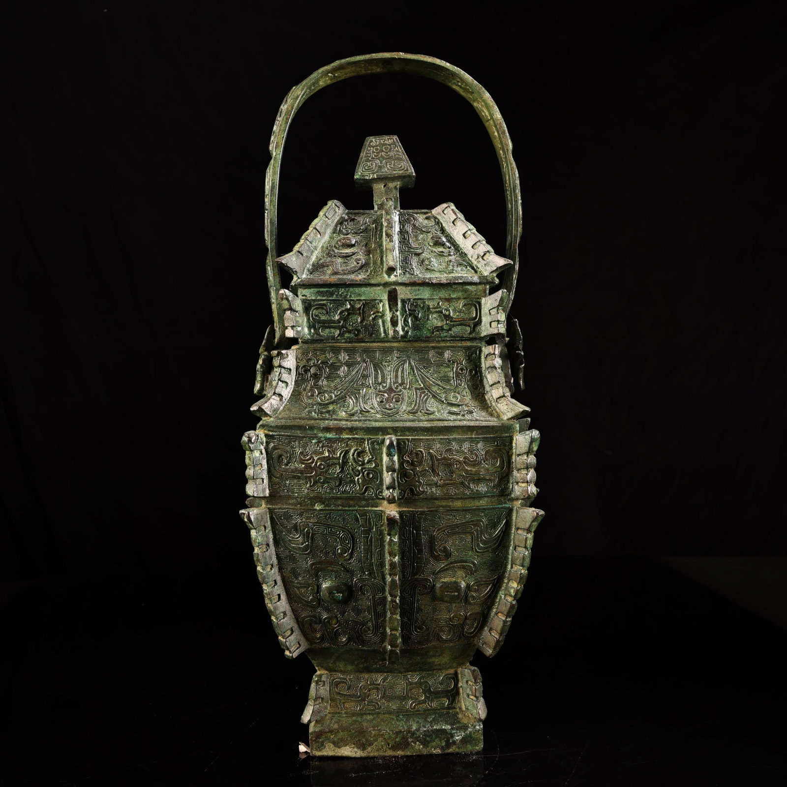 An Exquisite Bronze Beast-Face Pattern Loop-Handled Pot: An Exquisite Bronze Beast-Face Pattern Loop-Handled Pot,the Warring States period in China,Size:11.8inx5.1in,Weight:3200g