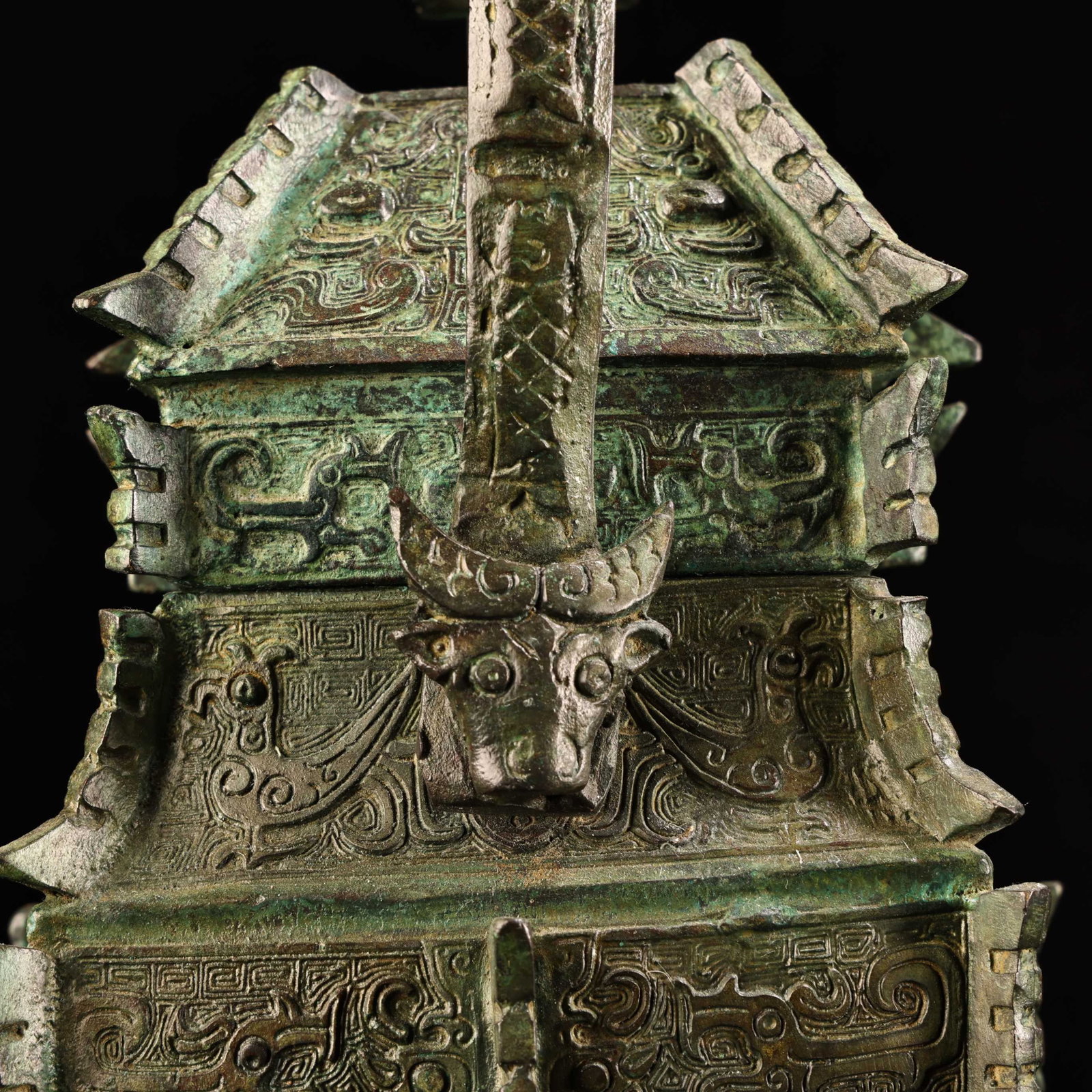 An Exquisite Bronze Beast-Face Pattern Loop-Handled Pot - 7