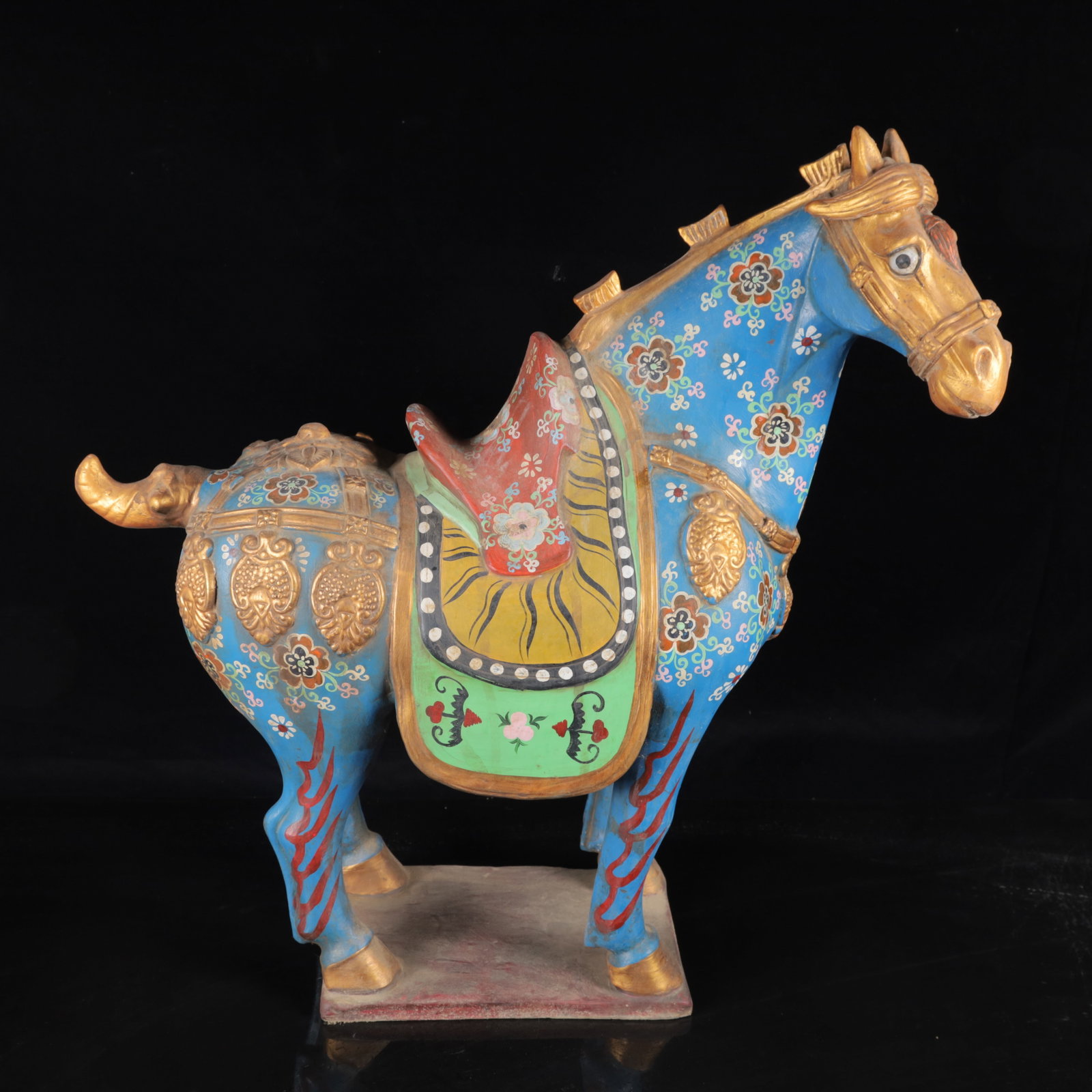 An Exquisite Tang Tri-Color Glazed Pottery Horse Ornament: An Exquisite Tang Tri-Color Glazed Pottery Horse Ornament,Tang Dynasty,China,Size:17.3inx17.3inx6.3in,Weight:4120g 唐三彩马摆件,中国唐代