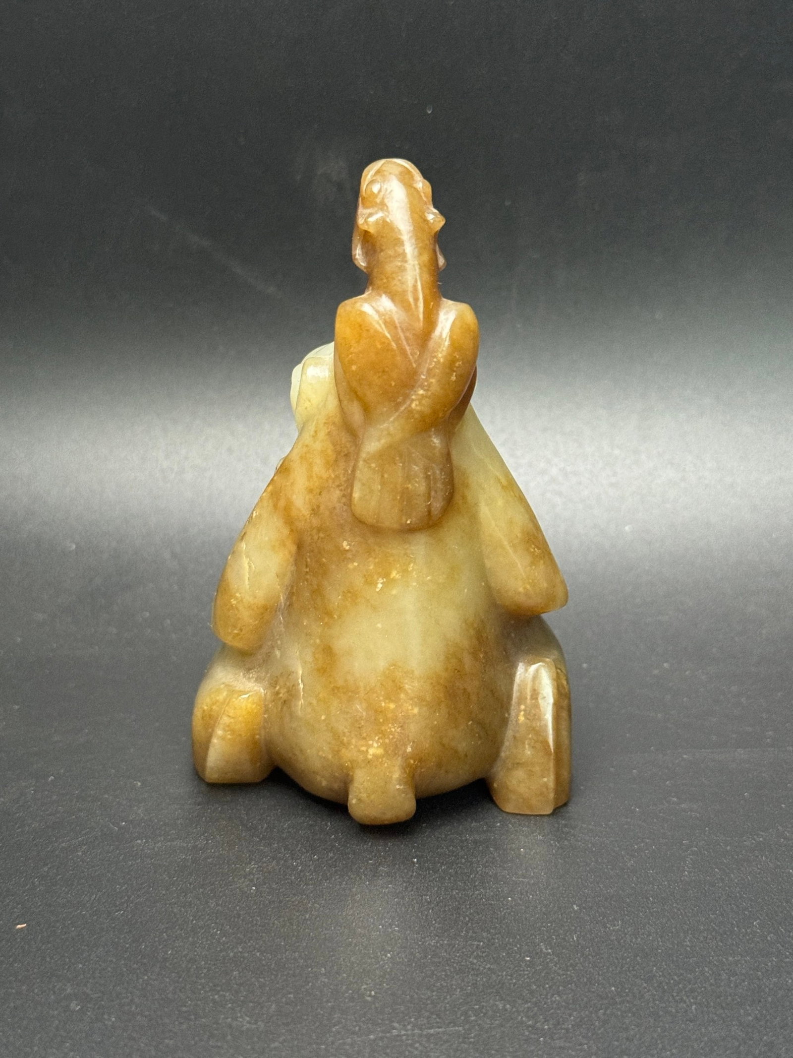 An Exquisite White Jade Bird Pattern Bear Ornament: An Exquisite White Jade Bird Pattern Bear Ornament,Qing Dynasty,China,Size:3.5inx2.2inx1.9in,Weight:214g 白玉鸟纹熊摆件,中国清代