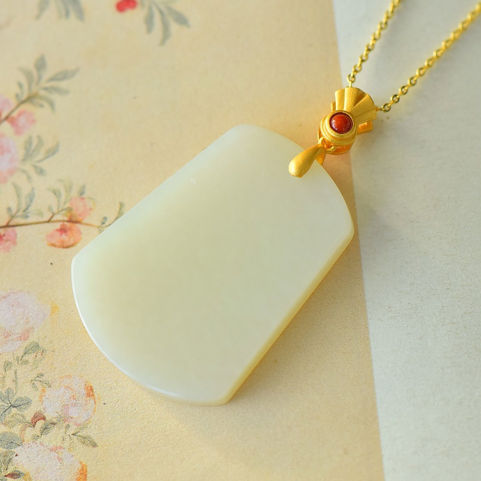 An Exquisite Sterling Silver-Gold Plated Inlaid White Jade Pendant: An Exquisite Sterling Silver-Gold Plated Inlaid White Jade Pendant,Size:1.1inx1.6in 纯银镀金镶白玉吊坠