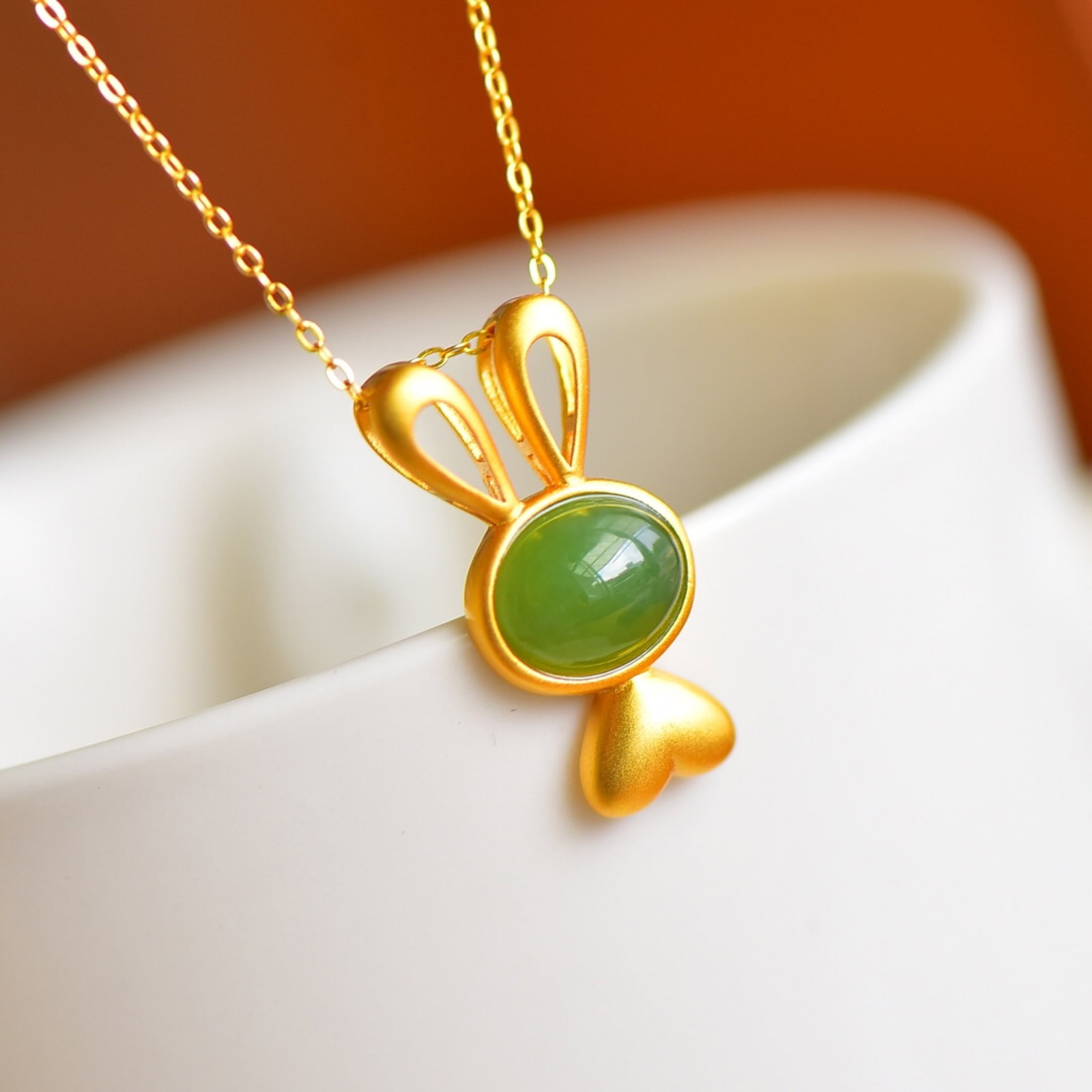An Exquisite Sterling Silver-Gold Plated Inlaid Jasper Pendant: An Exquisite Sterling Silver-Gold Plated Inlaid Jasper Pendant 纯银镀金镶碧玉项链