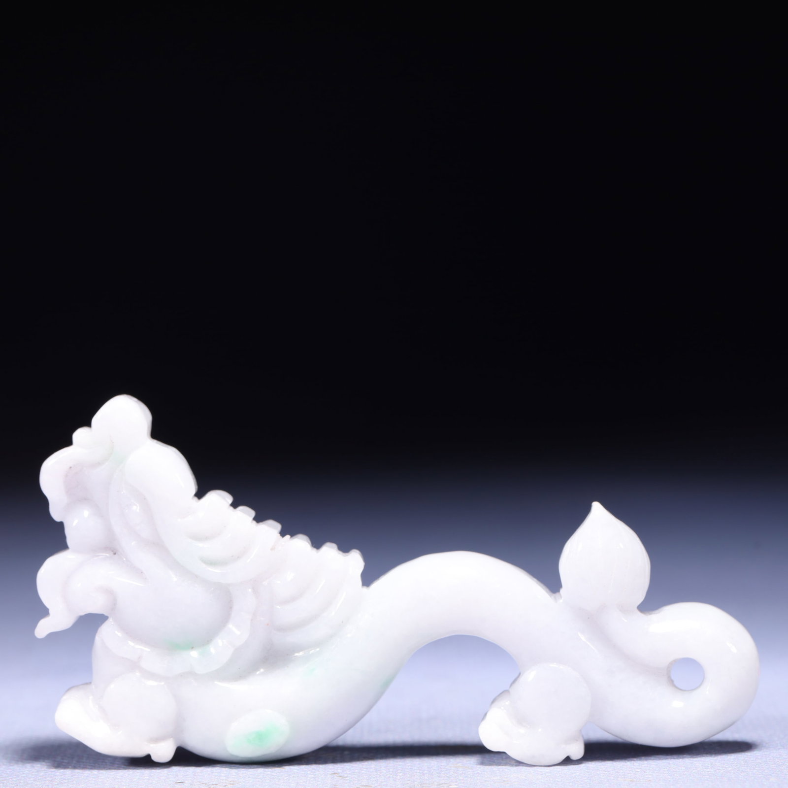 An Exquisite Jadeite Dragon Ornament: An Exquisite Jadeite Dragon Ornament,Qing Dynasty,China,Size:3.5inx0.4inx1.8in,Weight:73g 翡翠龙摆件,中国清代