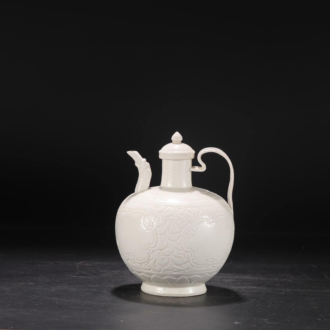 An Exquisite Ding yao White Glazed Flower Pattern Ewer (1 of 7)