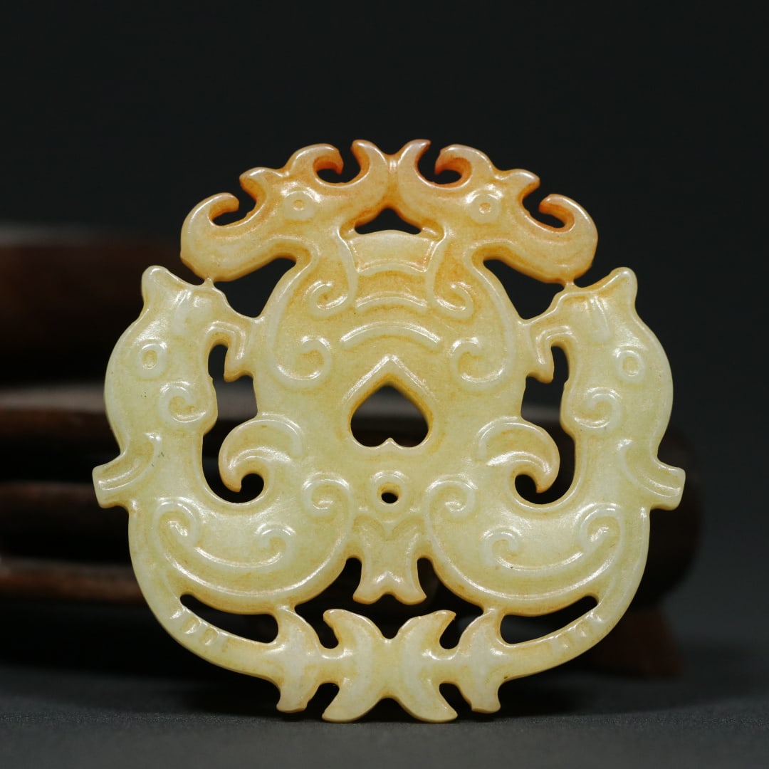An Exquisite White Jade Dragon Pattern Pendant - 10