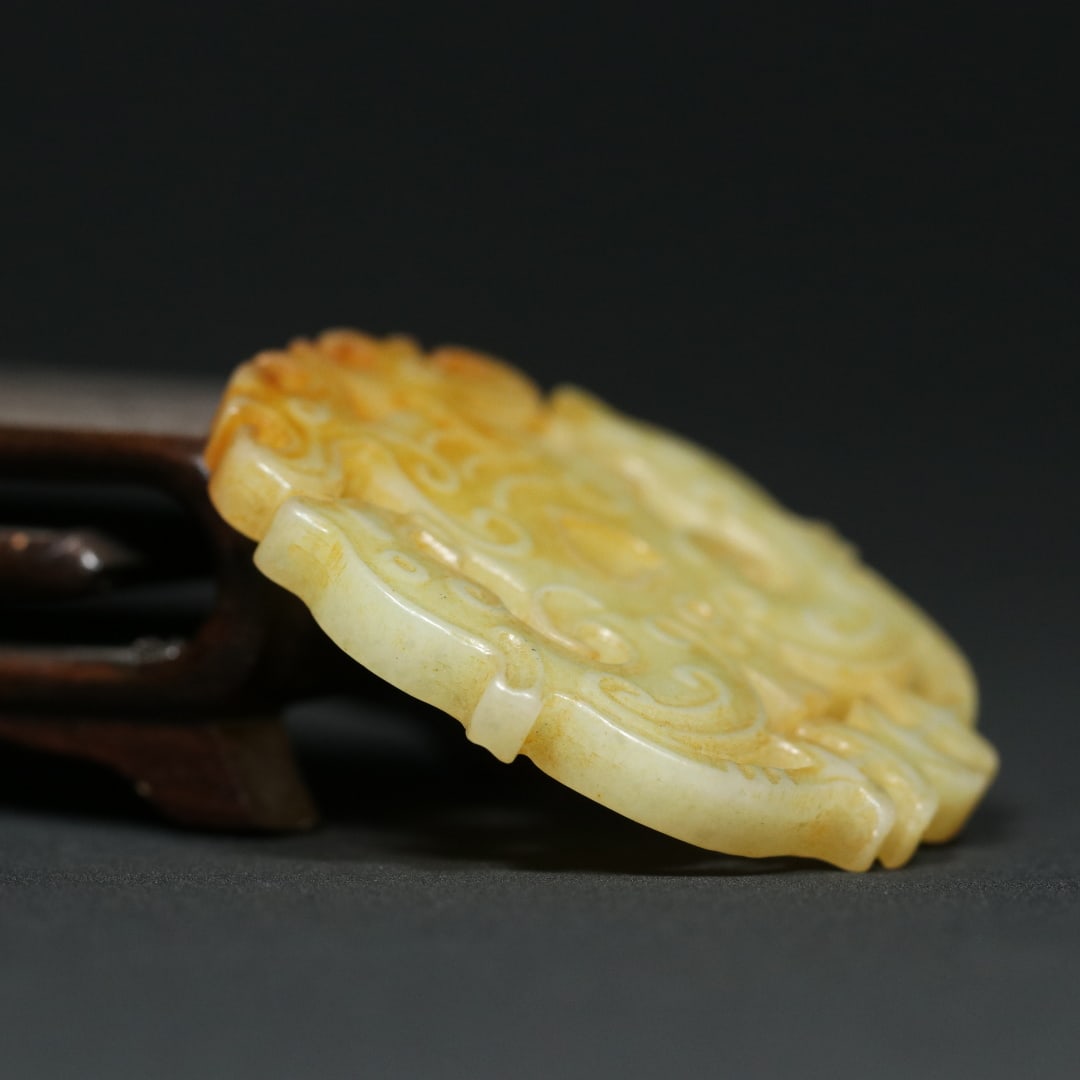 An Exquisite White Jade Dragon Pattern Pendant - 11