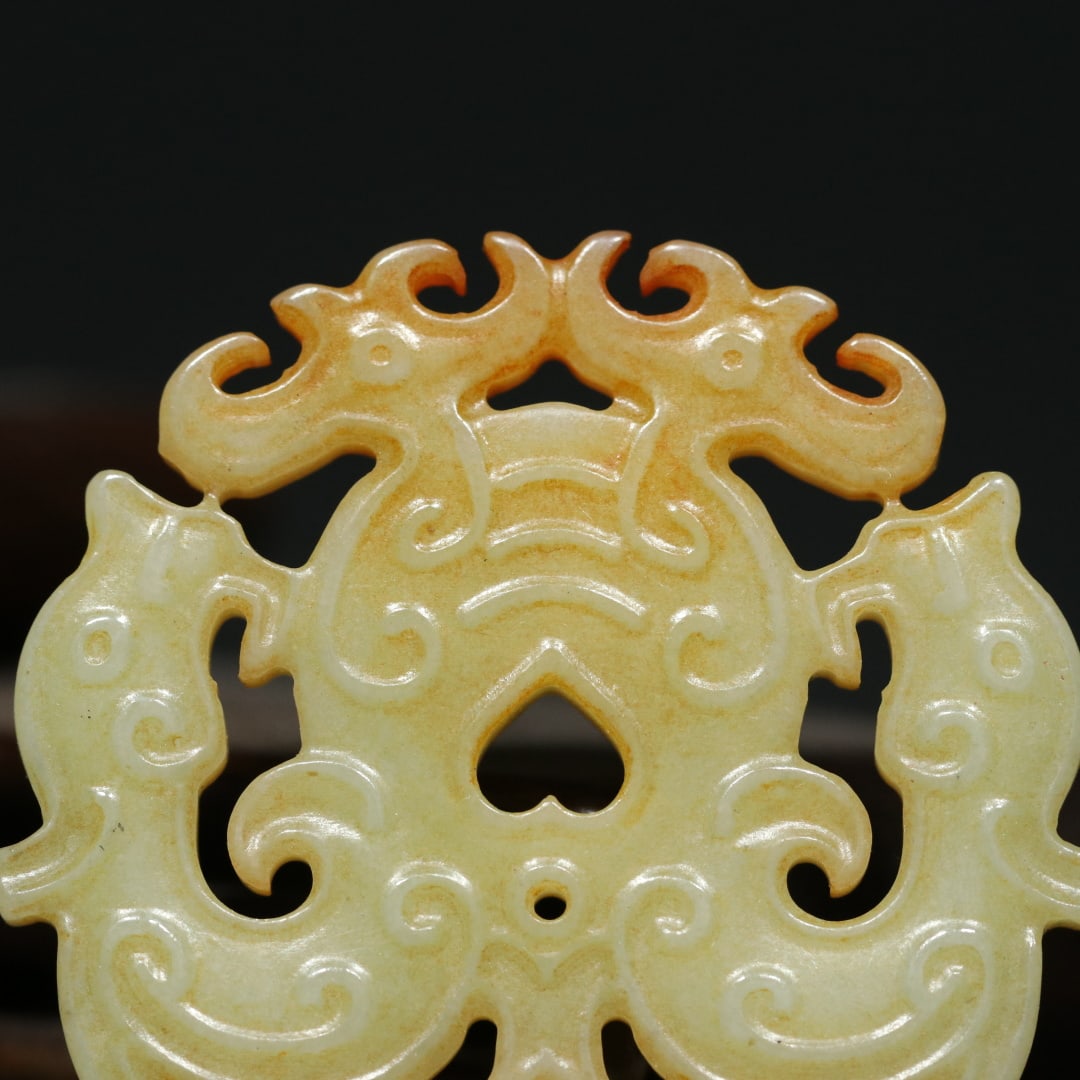 An Exquisite White Jade Dragon Pattern Pendant - 12