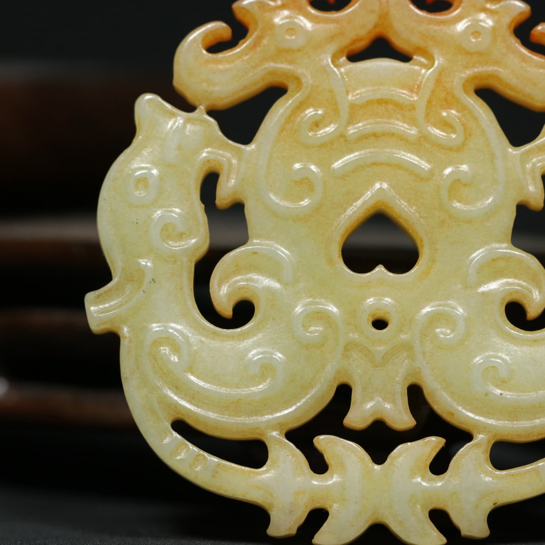 An Exquisite White Jade Dragon Pattern Pendant - 13