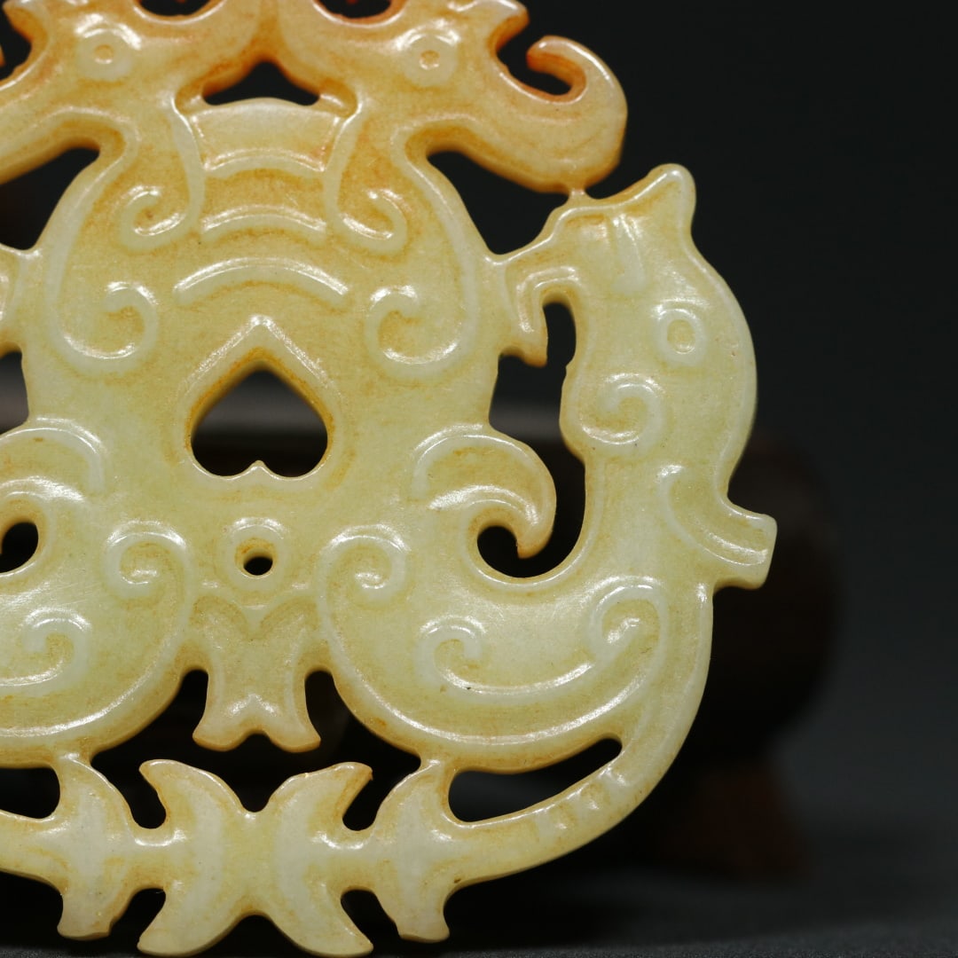 An Exquisite White Jade Dragon Pattern Pendant - 14