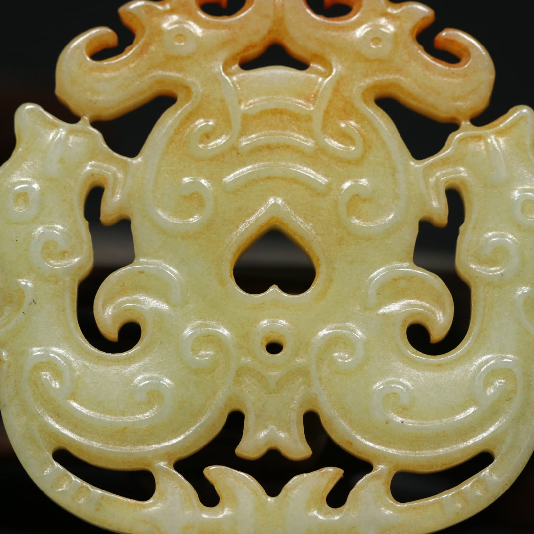 An Exquisite White Jade Dragon Pattern Pendant - 15