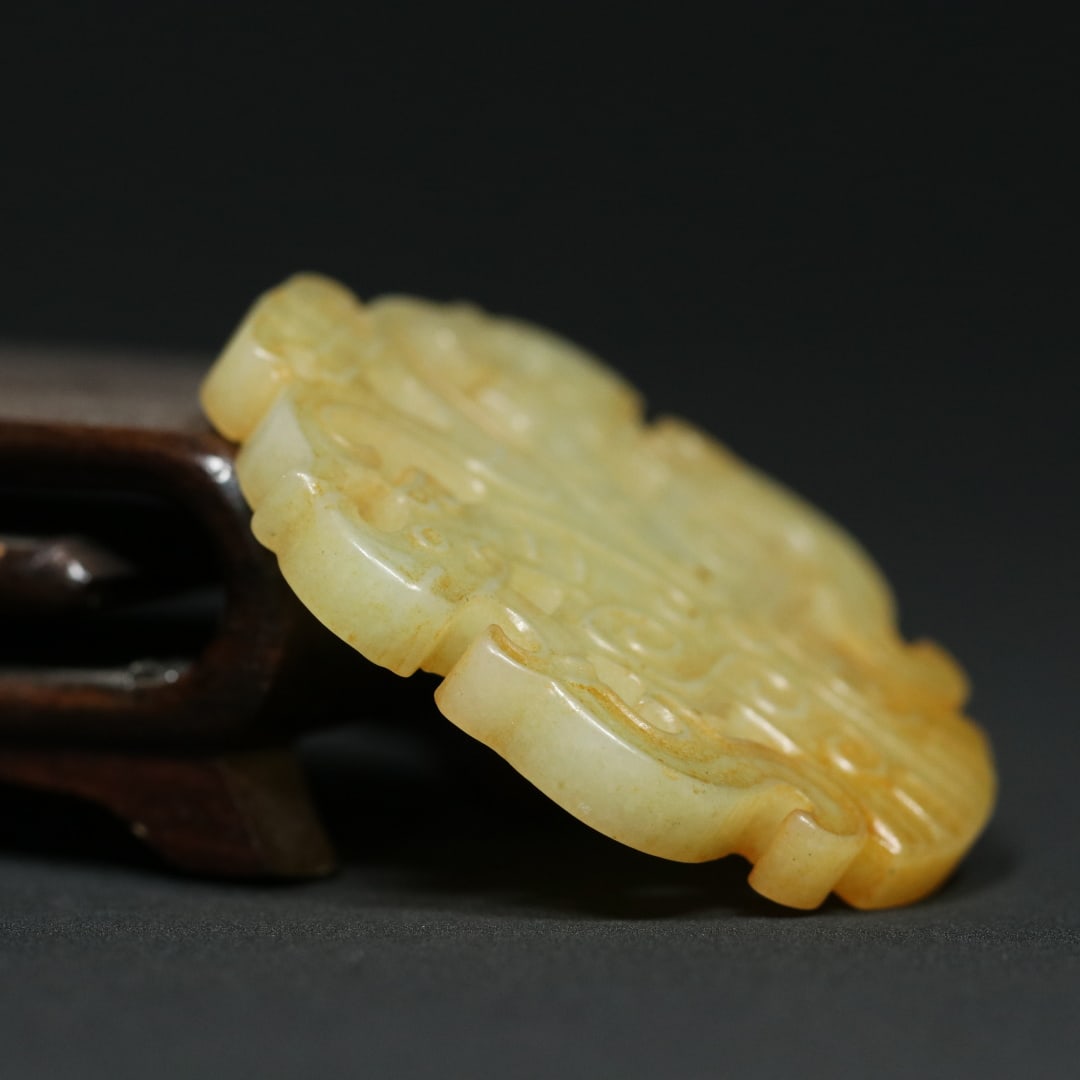 An Exquisite White Jade Dragon Pattern Pendant - 3