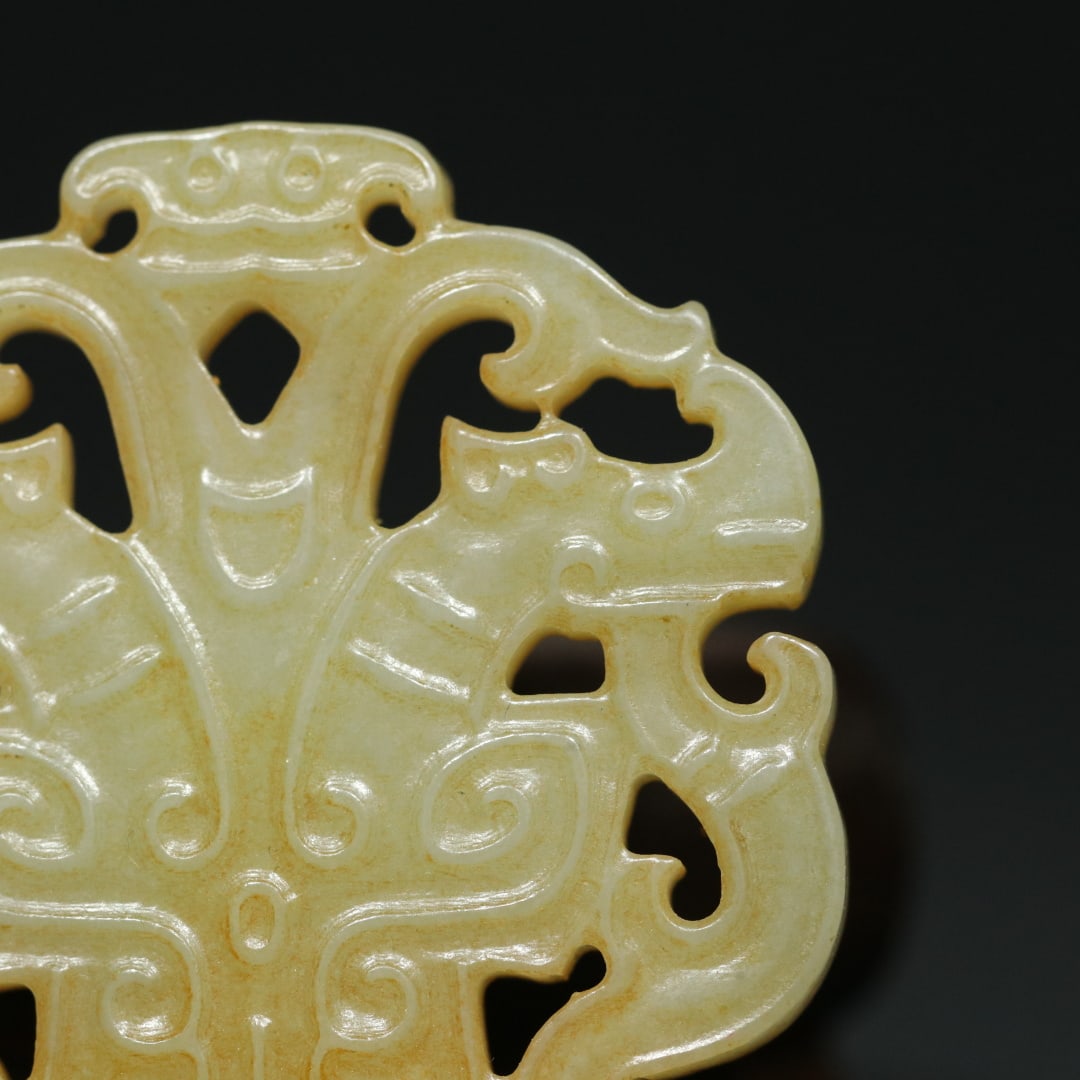 An Exquisite White Jade Dragon Pattern Pendant - 5