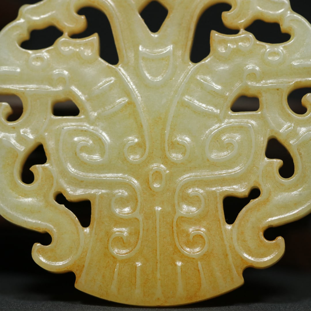 An Exquisite White Jade Dragon Pattern Pendant - 6