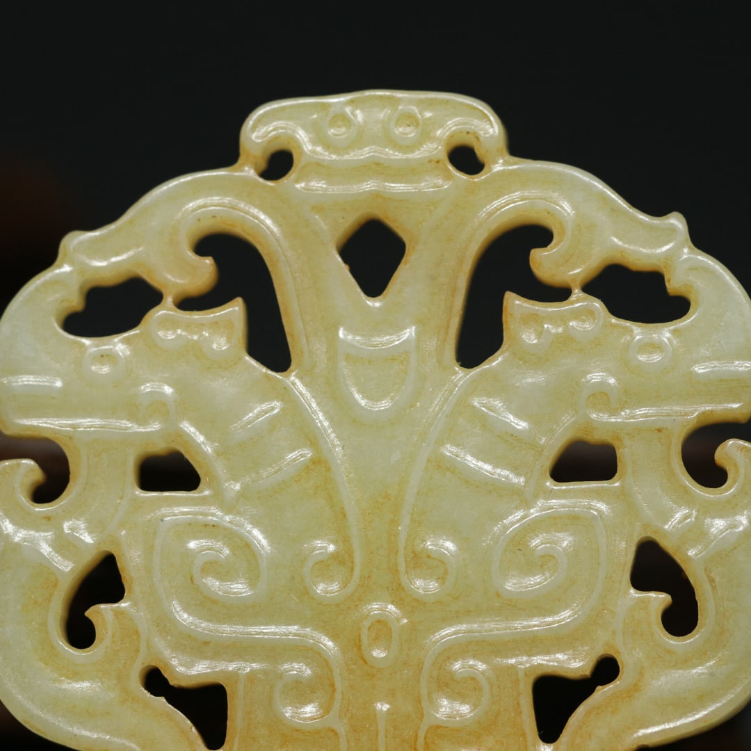 An Exquisite White Jade Dragon Pattern Pendant - 7