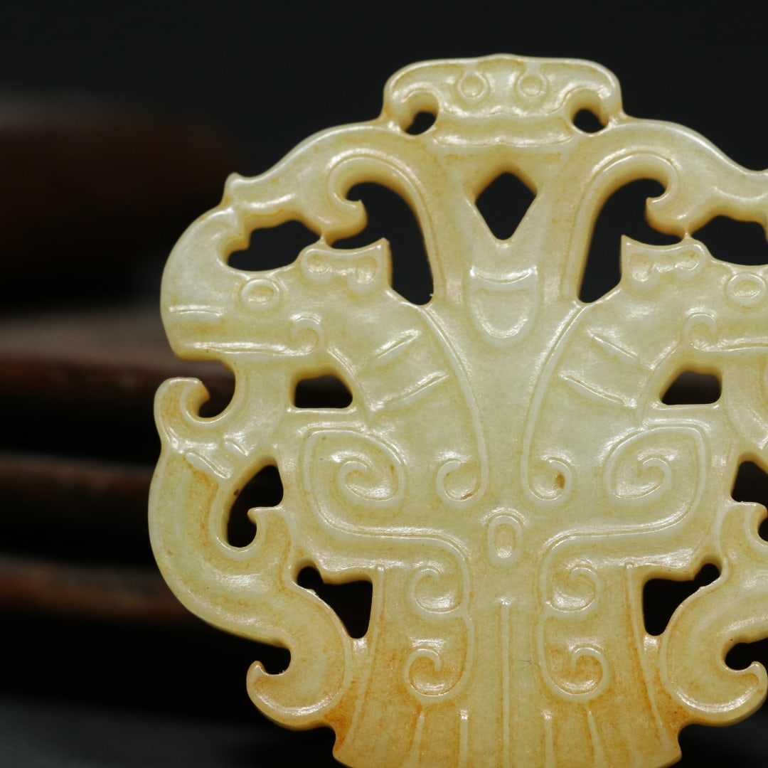 An Exquisite White Jade Dragon Pattern Pendant - 8