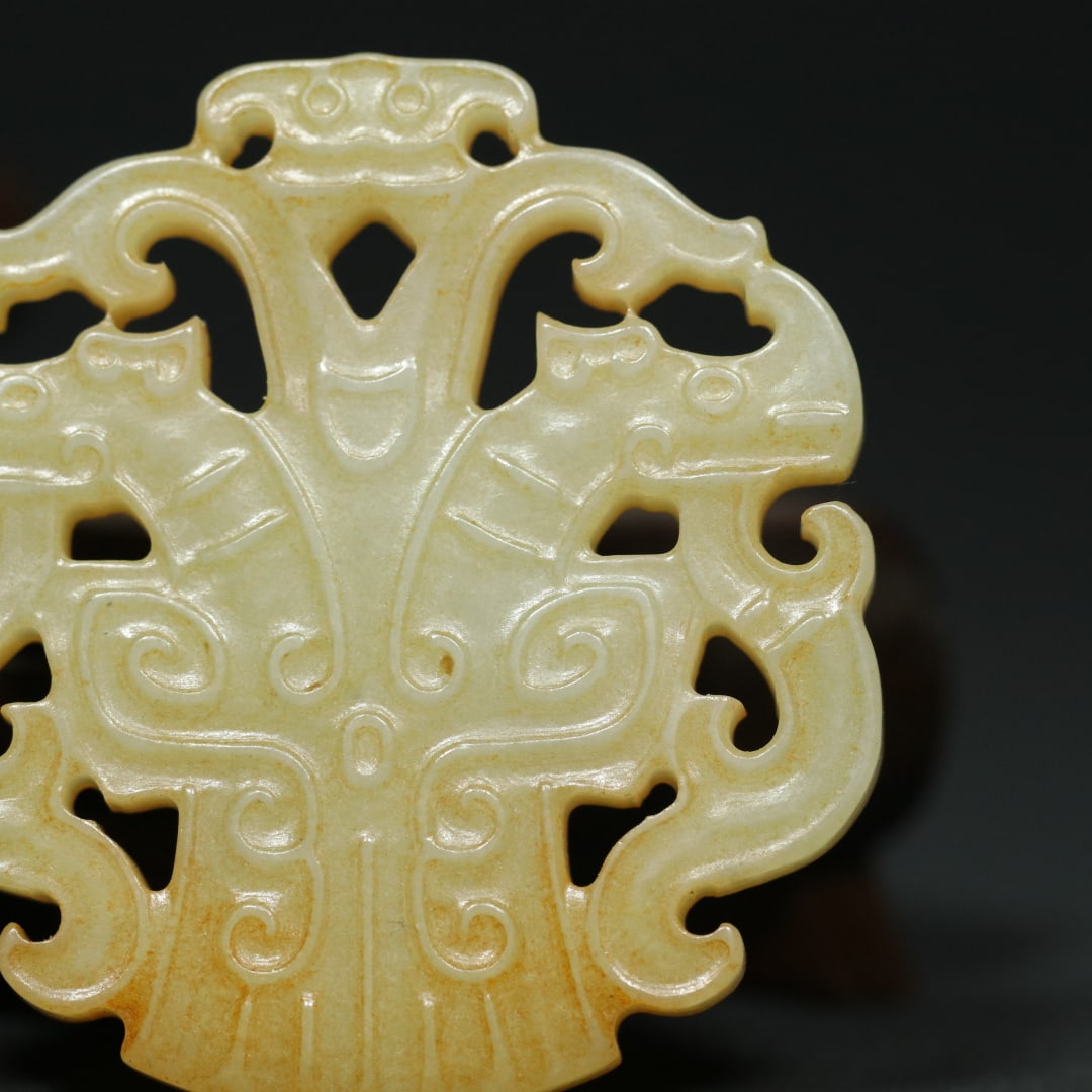 An Exquisite White Jade Dragon Pattern Pendant - 9