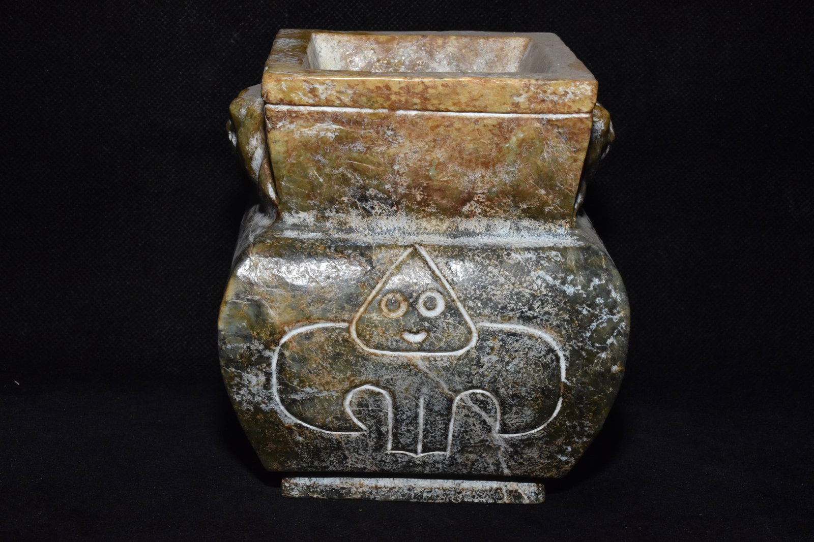 An Exquisite Hemo Jade Figure-Face Pattern Double-Ears Jar: An Exquisite Hemo Jade Figure-Face Pattern Double-Ears Jar,Hongshan Culture,Size:4.1inx5.3in,Weight:2120g河磨玉人面纹双耳罐,红山ਧ