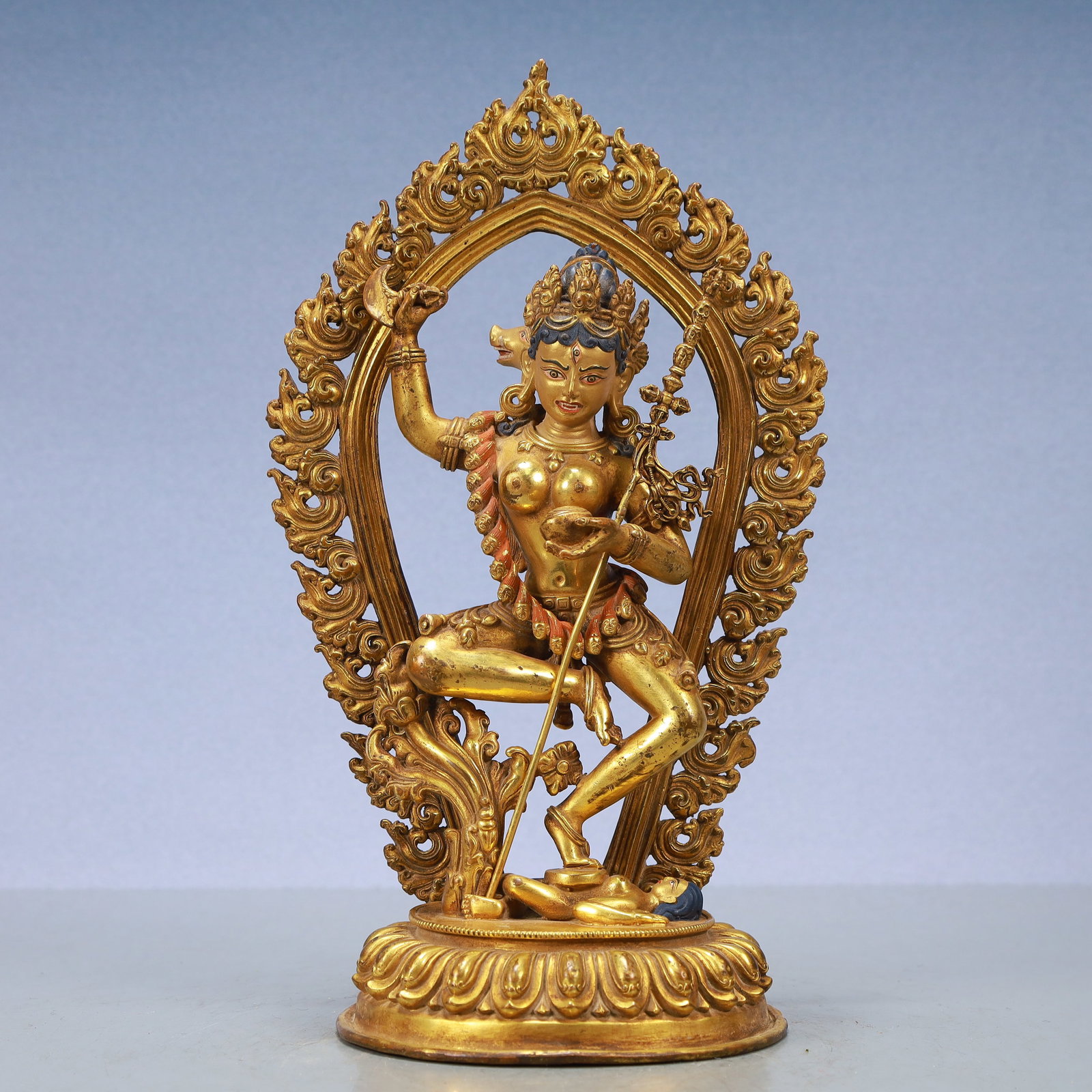 A Exquisite Gilt Bronze Statue of Bodhisattva: A Exquisite Gilt Bronze Statue of Bodhisattva Ming Dynasty, China Size:7.1inx4.3inx12.4in Weight:2100g铜鎏金菩萨 中国明代 Size:18cmx11cmx31.5cm We