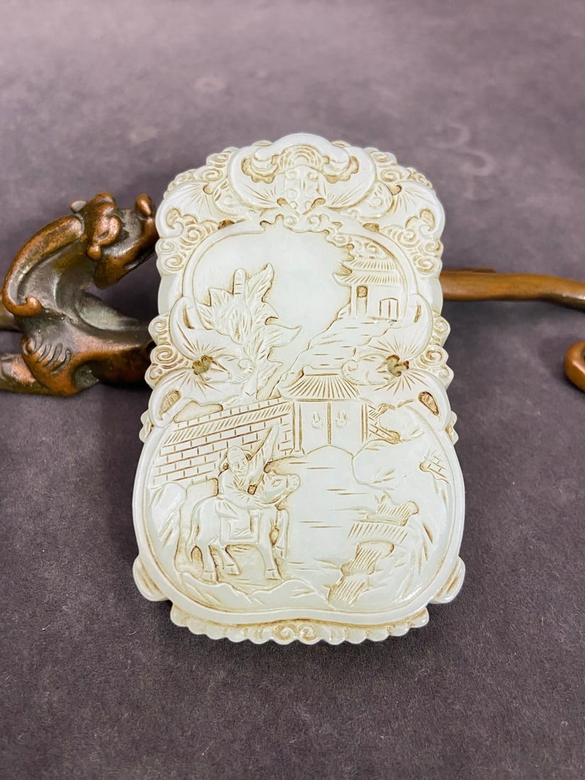 An Exquisite White Jade Bats Figure Pattern Pendant: An Exquisite White Jade Bats Figure Pattern Pendant,Qing Dynasty,China,Size:3.2inx1.9inx0.4in,Weight:104g白玉蝙蝠人物纹挂件,中国଀