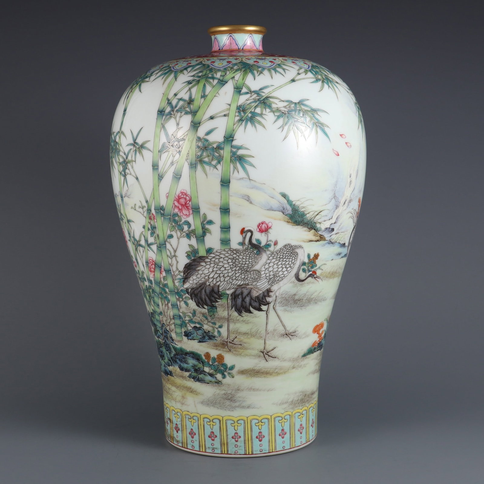 A Rare Enamel Painted Gold Bamboo and Crane Pattern Vase,With Poem: A Rare Enamel Painted Gold Bamboo and Crane Pattern Vase,With Poem,Qing Dynasty, China,Yongzheng Six-character Mark,Size:15.7inx2.2inx9.4in珐琅彩描金竹鹤ń