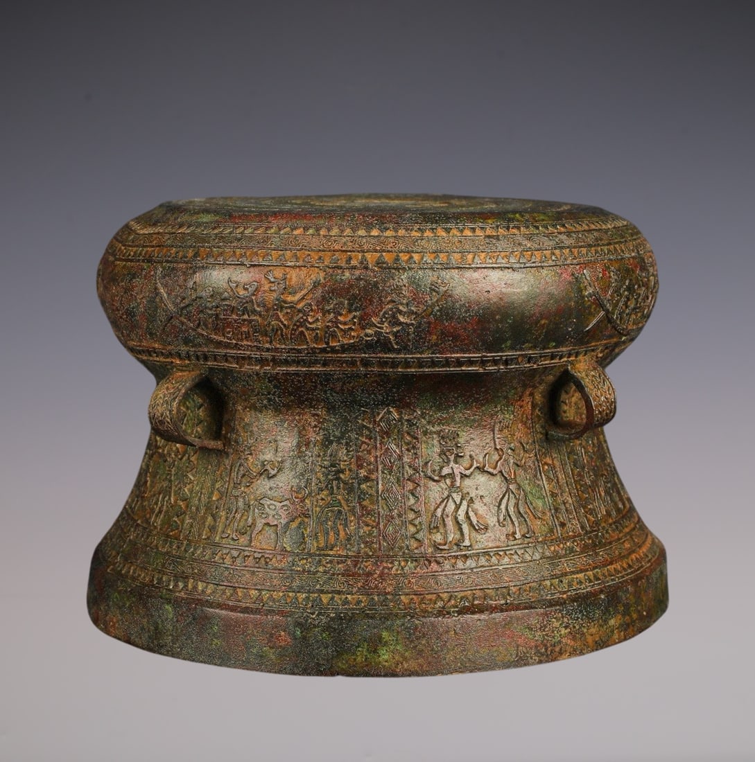 An Archaic Bronze Hunting Pattern Ornament: An Archaic Bronze Hunting Pattern Ornament,W.Zhou , China,Size:9.4inx6.7in,Weight:3400g青铜狩猎纹摆件,中国西周时期,Size:24