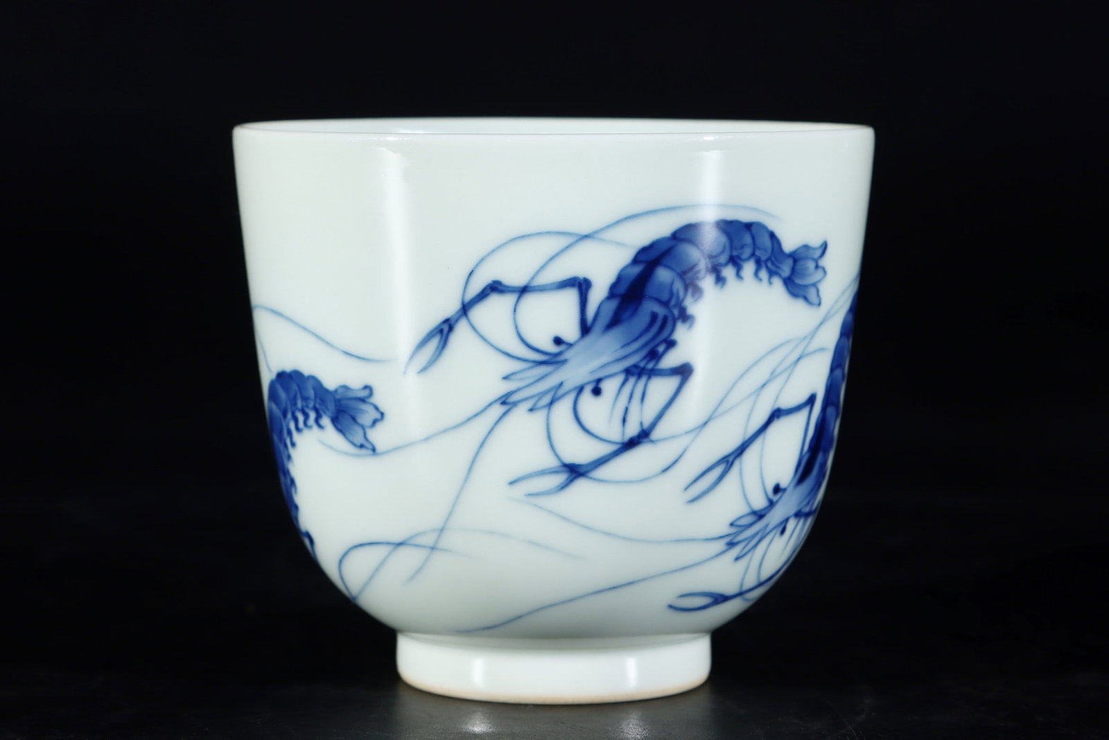 An Exquisite Blue and White Flower and Shrimp Cup: An Exquisite Blue and White Flower and Shrimp Cup,Qing Dynasty, China,With Mark,Size:3inx3.5in青花虾纹杯,中国清代,带款,Size:7.6cmx8.8c