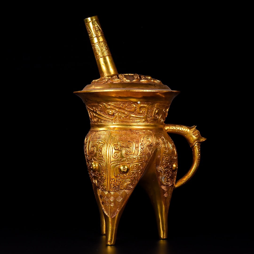 A Huge Gilt Bronze Beast-Face Pattern Tripod Pot (1 of 9)
