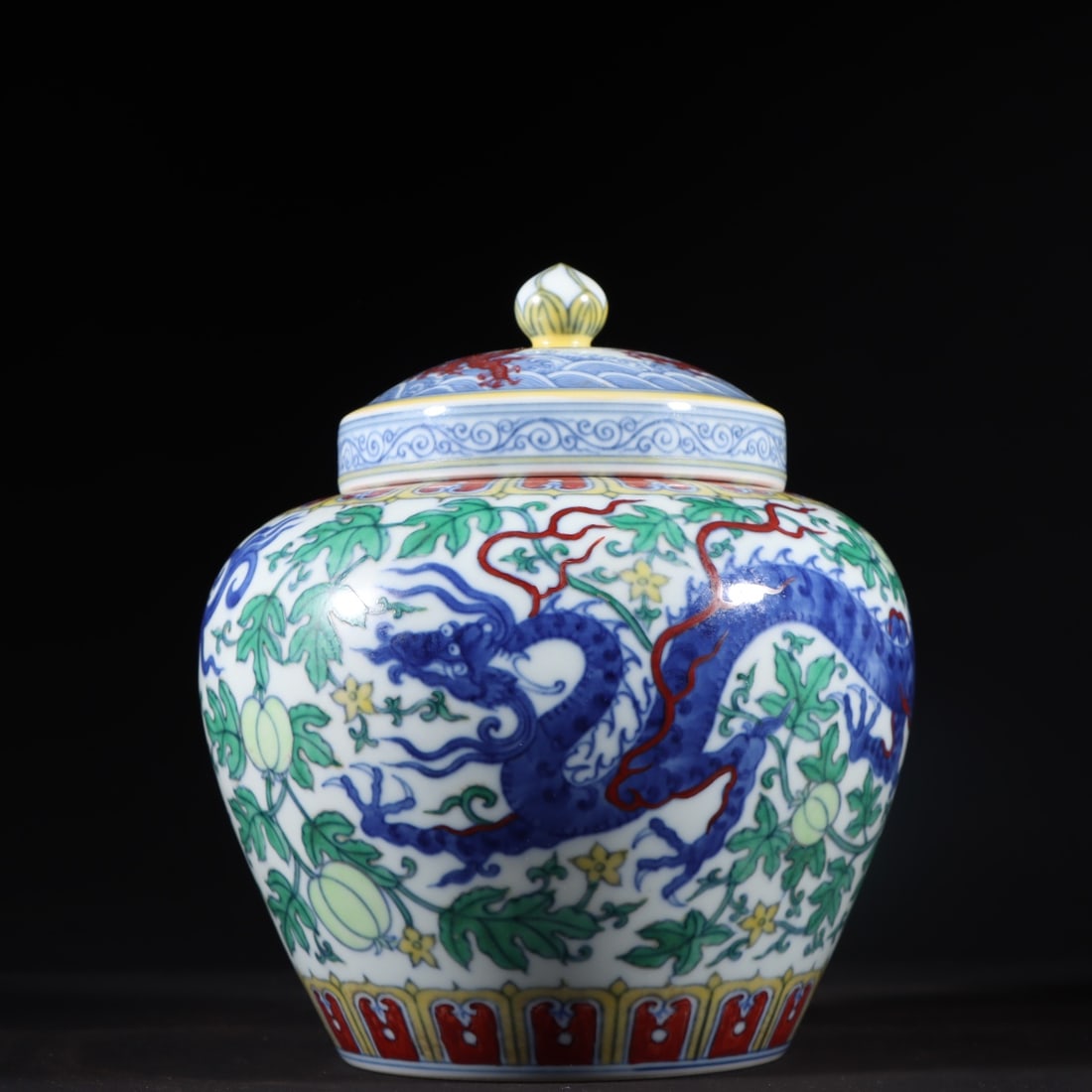 A Rare Doucai Dragon Pattern Jar: A Rare Doucai Dragon Pattern Jar Ming Dynasty, China Size:7.7inx6.7in中国明代 斗彩西瓜龙穿纹天字罐Size:19.5cmx17cm