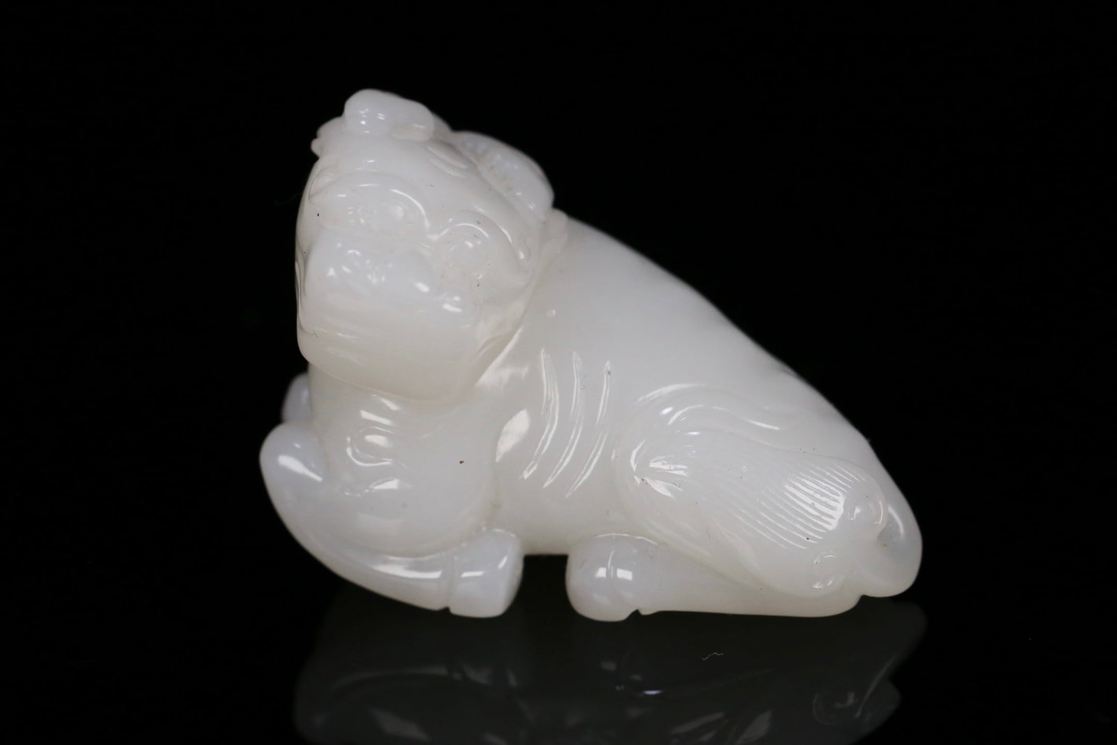 An Exquisite White Jade Auspicious Beast Ornament: An Exquisite White Jade Auspicious Beast Ornament,Qing Dynasty,China,Size:1.9inx1.1inx1.3in,Weight:51.7g白玉瑞兽摆件,中国清代,Size:4.8cmx2.9