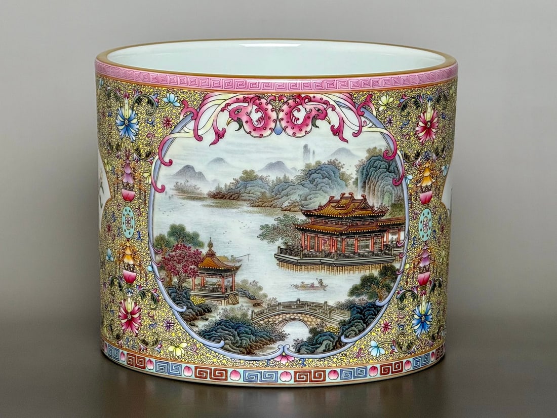 An Exquisite Famille-Rose Painted Gold Landscape and Figure Pattern Brush Pot: An Exquisite Famille-Rose Painted Gold Landscape and Figure Pattern Brush Pot,Qing Dynasty,China,Qianlong Six-character Mark,Size:7.7inx6.3inx7.4in粉彩描金山水É