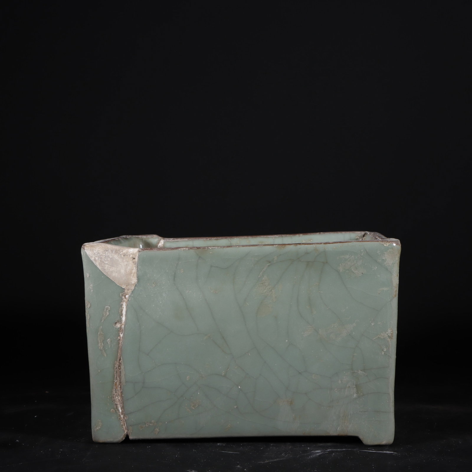 An Exquisite Guan yao Celadon Glazed four legs Censer (1 of 9)