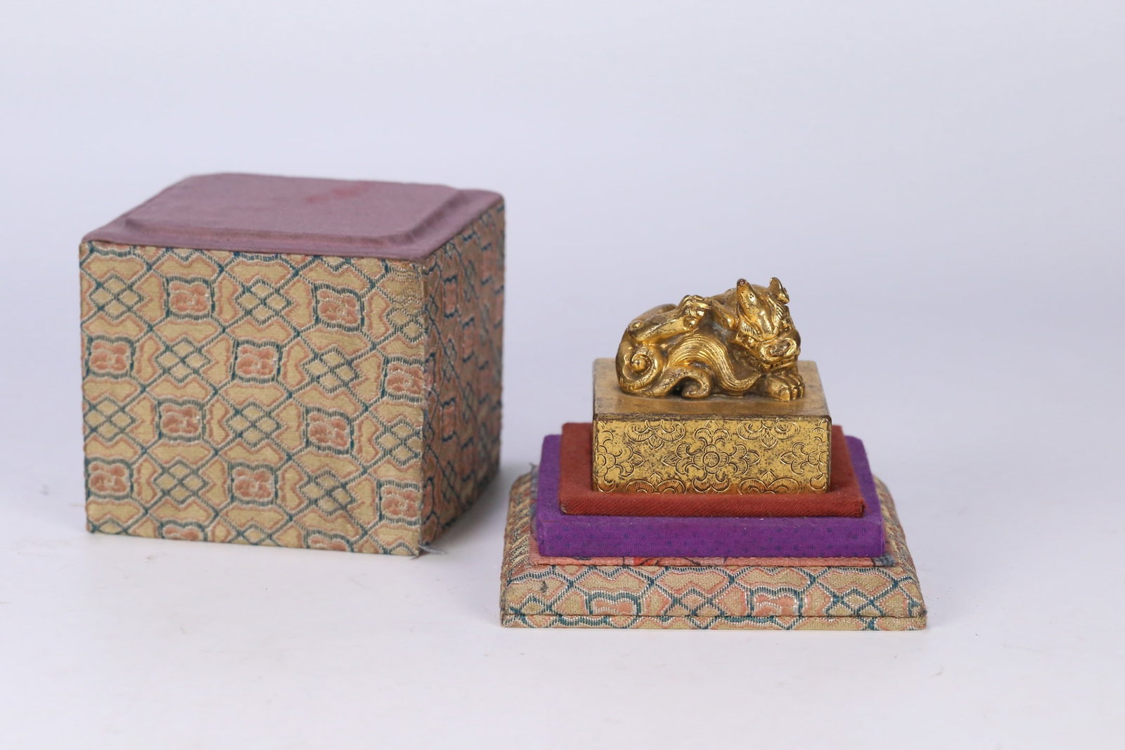 An Exquisite Gilt Bronze Auspicious Beast Pattern Seal (1 of 9)