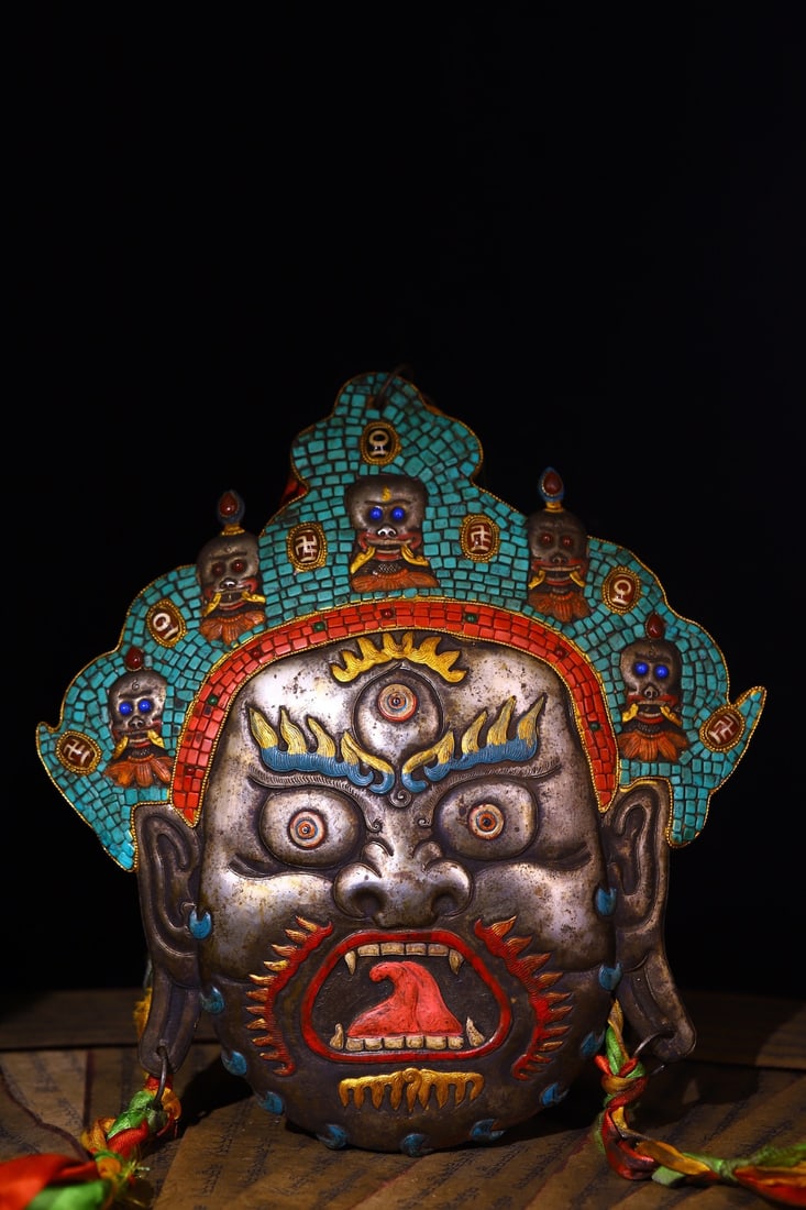 A Rare Bronze Inlaid Dzi Bead and Turquoise Statue of Vajra Head Ornament: A Rare Bronze Inlaid Dzi Bead and Turquoise Statue of Vajra Head Ornament,Qing Dynasty,China,Size:12.6inx11in,Weight:450g天铁镶天珠和绿松石金
