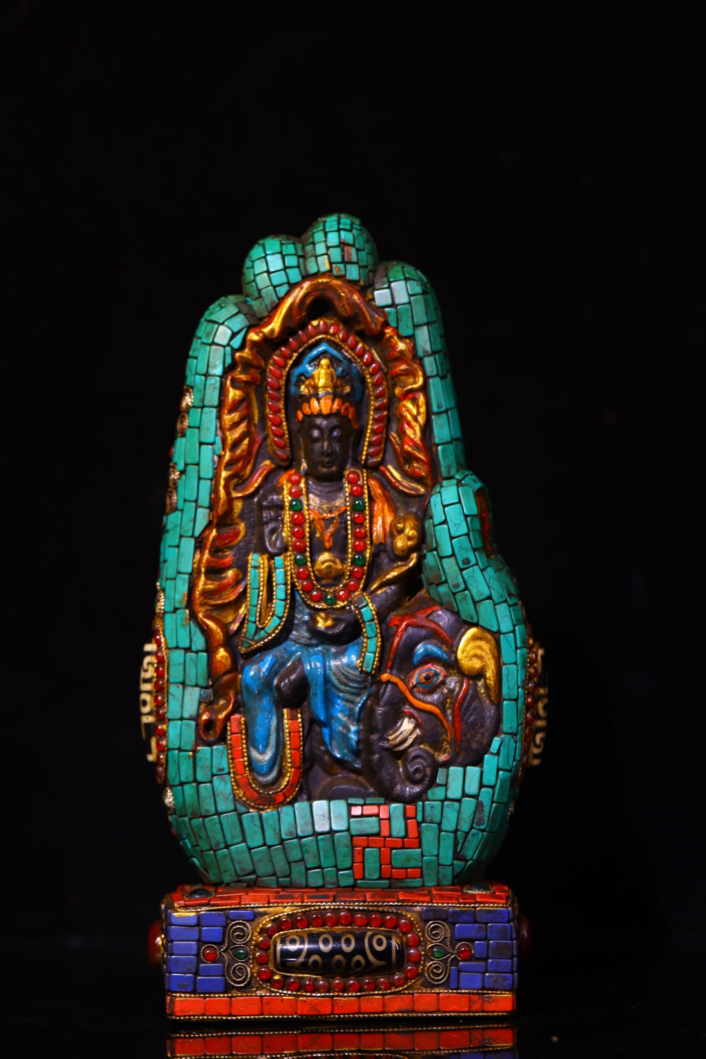 An Exquisite Meteorite Inlaid Dzi Bead and Turquoise Buddha Statue Pattern Bergamot Ornament: An Exquisite Meteorite Inlaid Dzi Bead and Turquoise Buddha Statue Pattern Bergamot Ornament,Qing