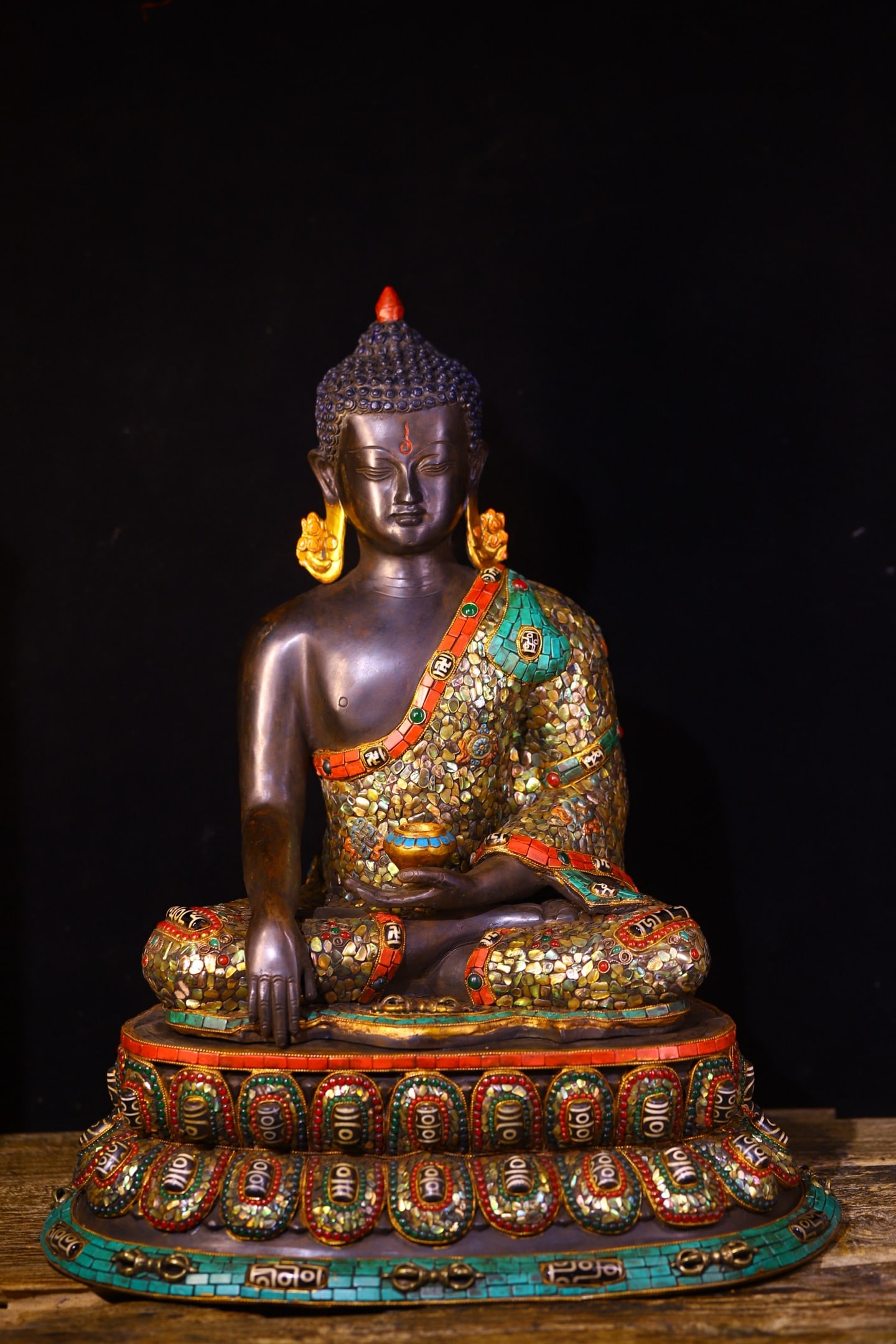 A Huge Bronze Inlaid Gems and Dzi Bead Statue of Sakyamuni (1 of 13)