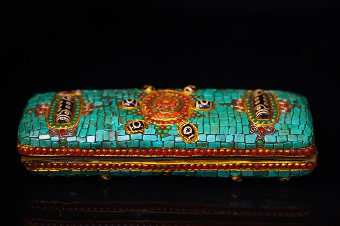 An Exquisite Wooden Inlaid Turquoise and Dzi Bead Ornament,With Scriptures: An Exquisite Wooden Inlaid Turquoise and Dzi Bead Ornament,With Scriptures,Qing Dynasty,China,Size:9.1inx3.1in,Weight:750g木胎镶绿松石和天珠ਇ