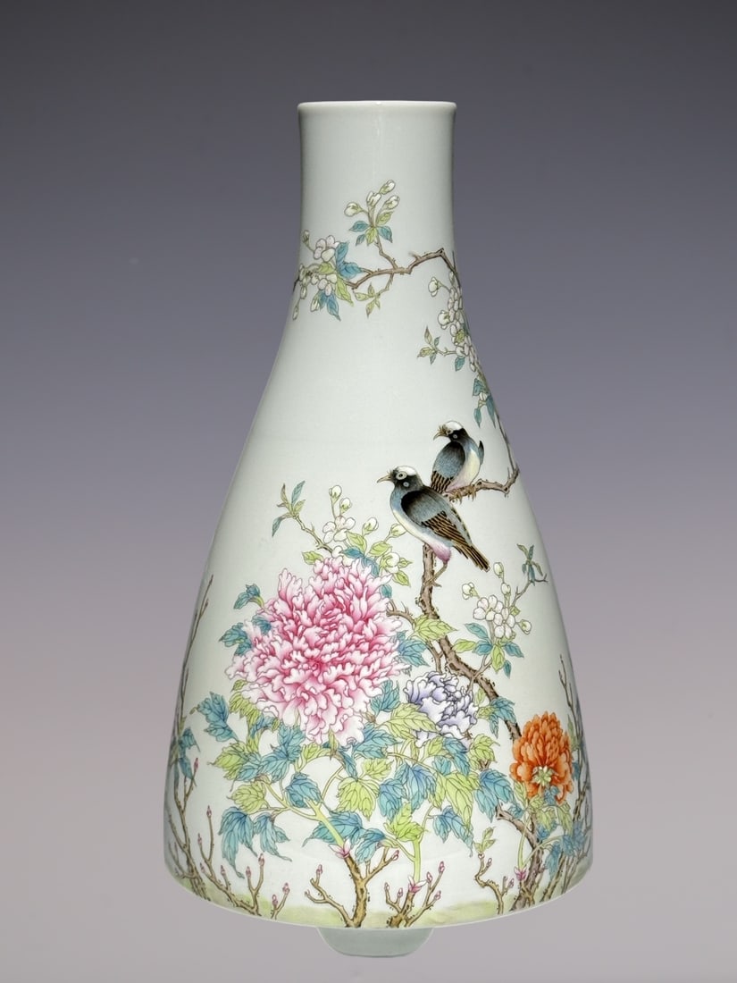 An Exquisite Famille-Rose Flower and Bird Pattern Tripod Vase: An Exquisite Famille-Rose Flower and Bird Pattern Tripod Vase,Qing Dynasty, China,Yongzheng Six-character