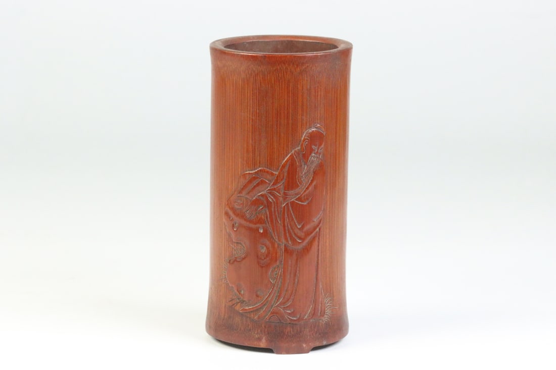 An Exquisite Bamboo Figure Pattern Tripod Brush Pot,With Poem: An Exquisite Bamboo Figure Pattern Tripod Brush Pot,With Poem,Qing Dynasty,China,Size:5.5inx2.6in,Weight:138g竹雕人物纹三足笔筒,带诗&#