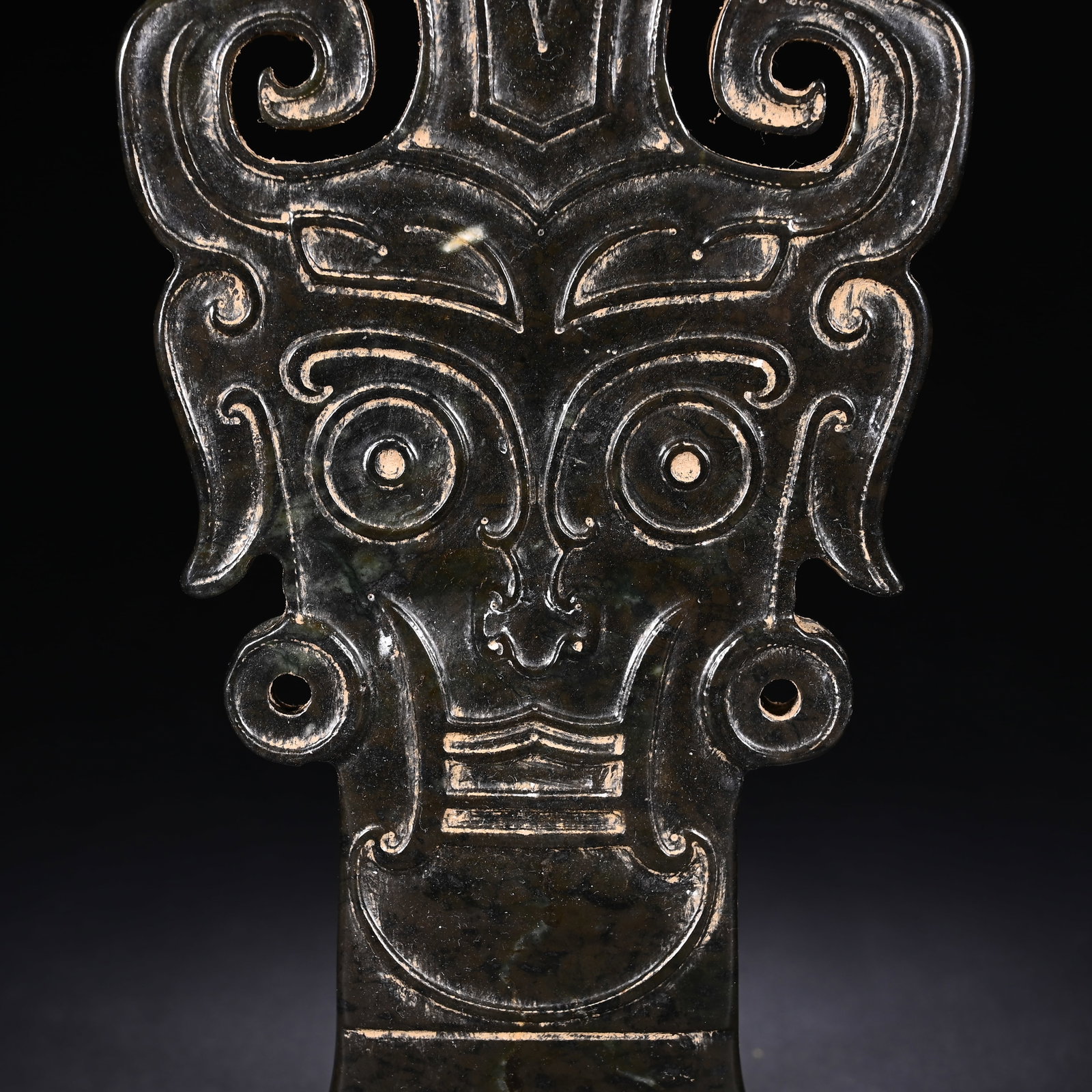 An Exquisite White Jade Beast-Face Pattern Pendant - 3