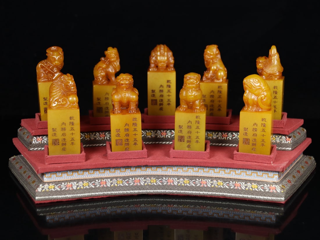 A Set of Rare Tianhuang Stone Auspicious Beast Pattern Seals: A Set of Rare Tianhuang Stone Auspicious Beast Pattern Seals,Qing Dynasty, China,Qianlong Mark,Size:15inx7.1inx5.9in,Weight:1245g一套田黄石瑞兽纹印
