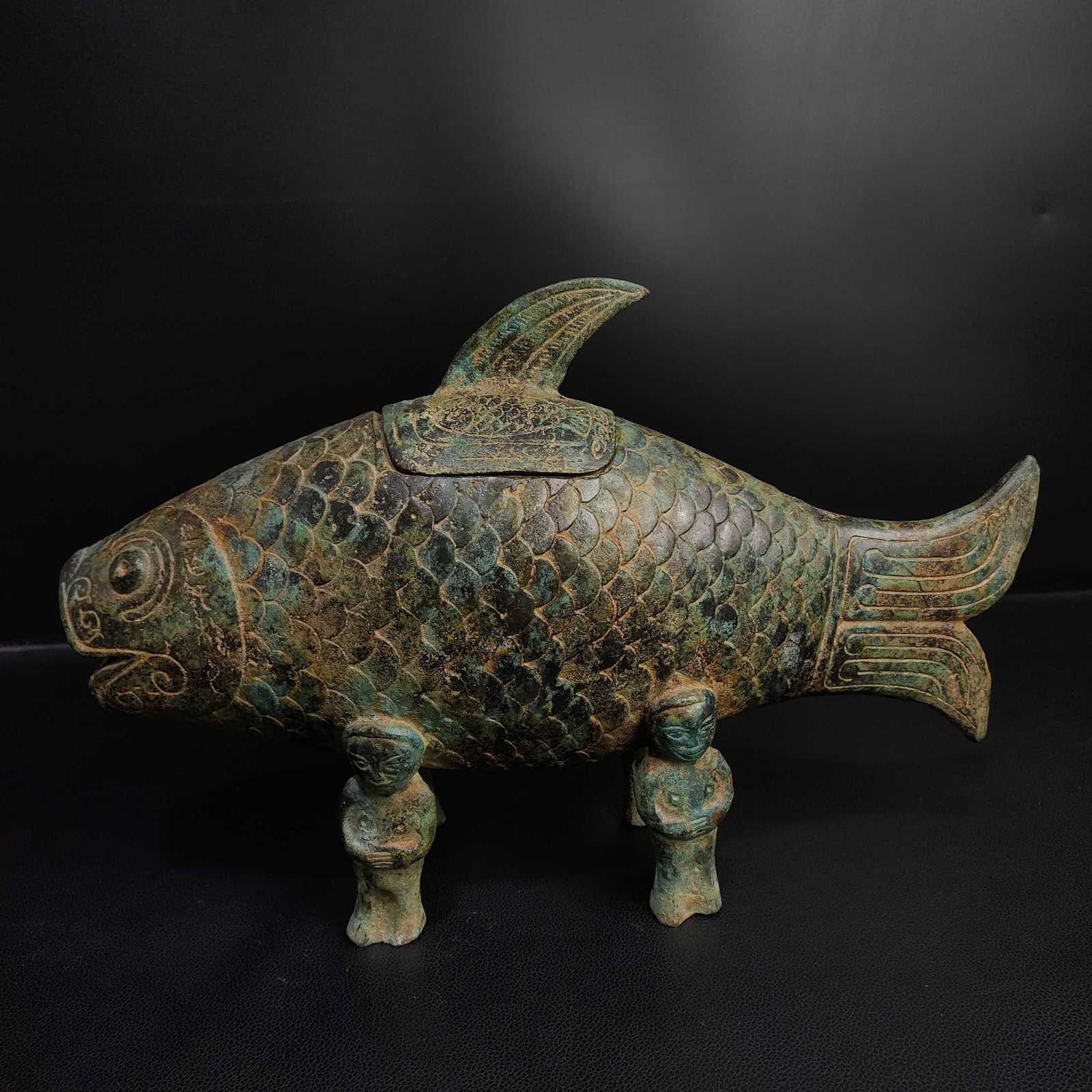 An Archaic Bronze Fish-Shaped Figure-Legs Cup: An Archaic Bronze Fish-Shaped Figure-Legs Cup,Qing Dynasty, China,Size:9.8inx15.7in,Weight:3100g青铜鱼形人足杯,中国清代,Size:25cmx40cm