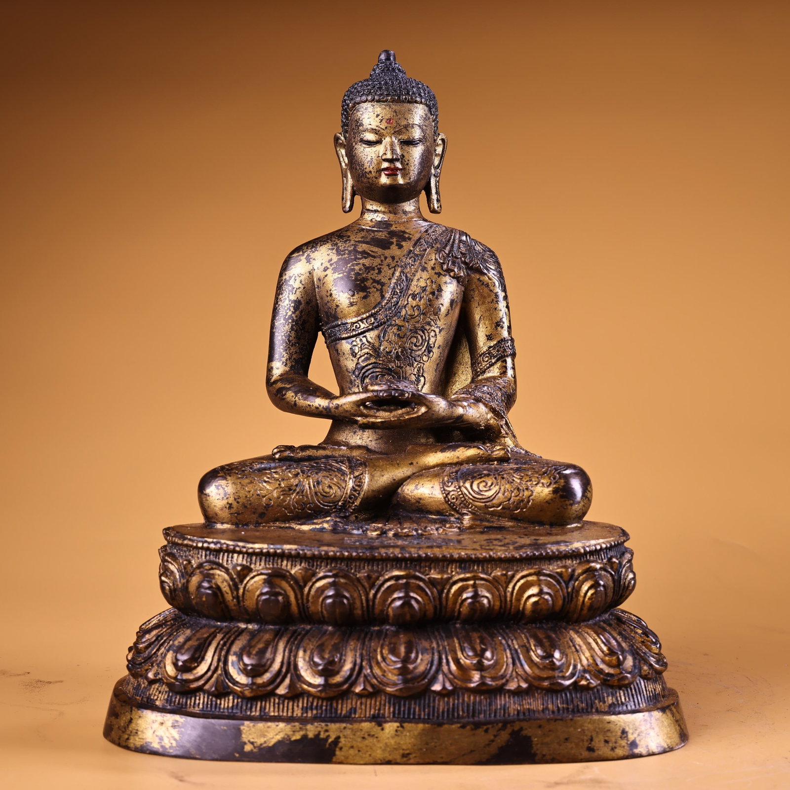 A Solemn Gilt Bronze Statue of Amitayus: A Solemn Gilt Bronze Statue of Amitayus,Ming Dynasty,China,Yongle Six-character Mark,Size:11.4inx8.7in,Weight:2900g铜鎏金无量寿佛像，中Þ