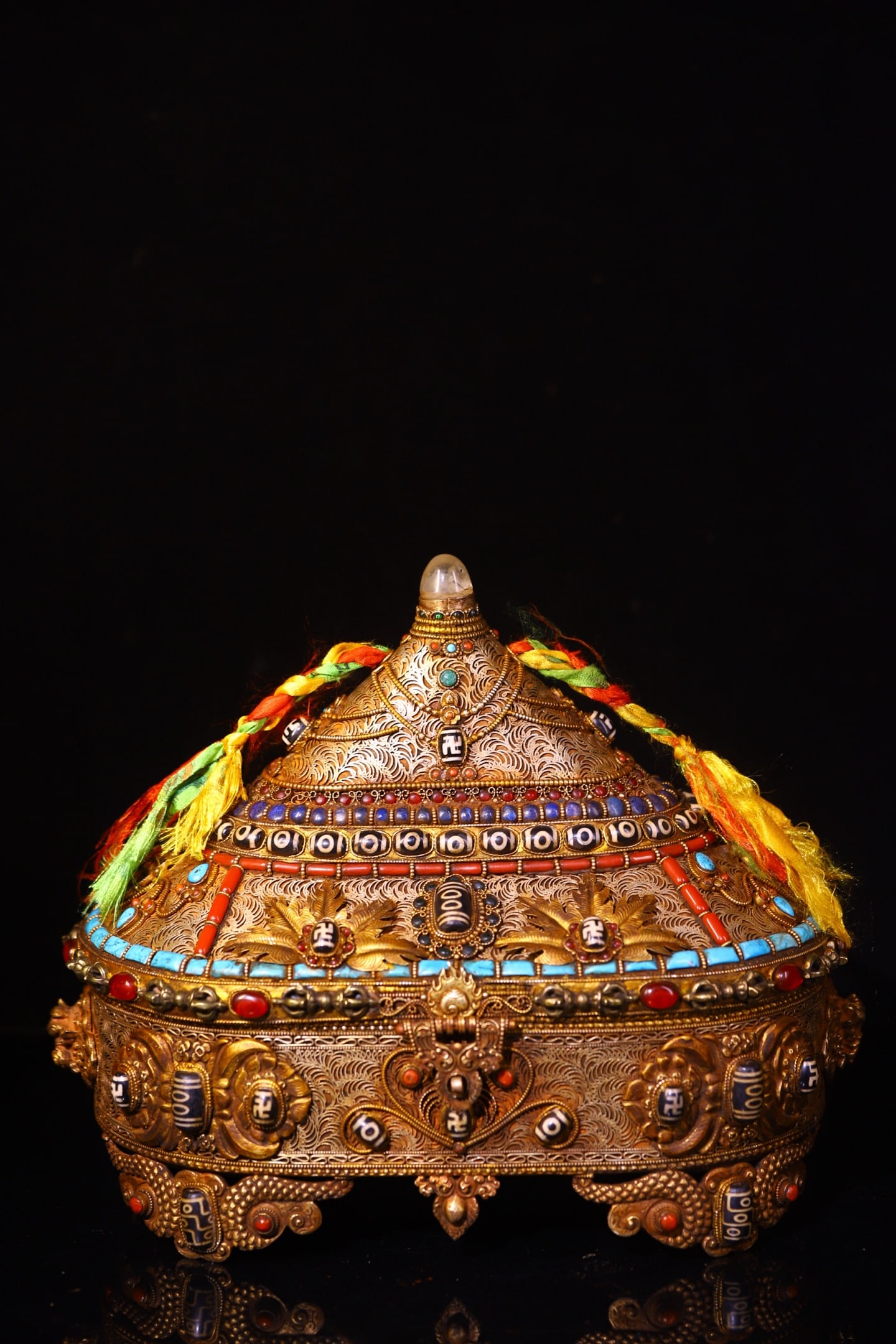 A Rare Silver Inlaid Dzi Bead and Gems Box: A Rare Silver Inlaid Dzi Bead and Gems Box,Qing Dynasty,China,Size:10.2inx12.2inx6.7in,Weight:3000g银镶天珠和宝石箱,中国清代,Siz